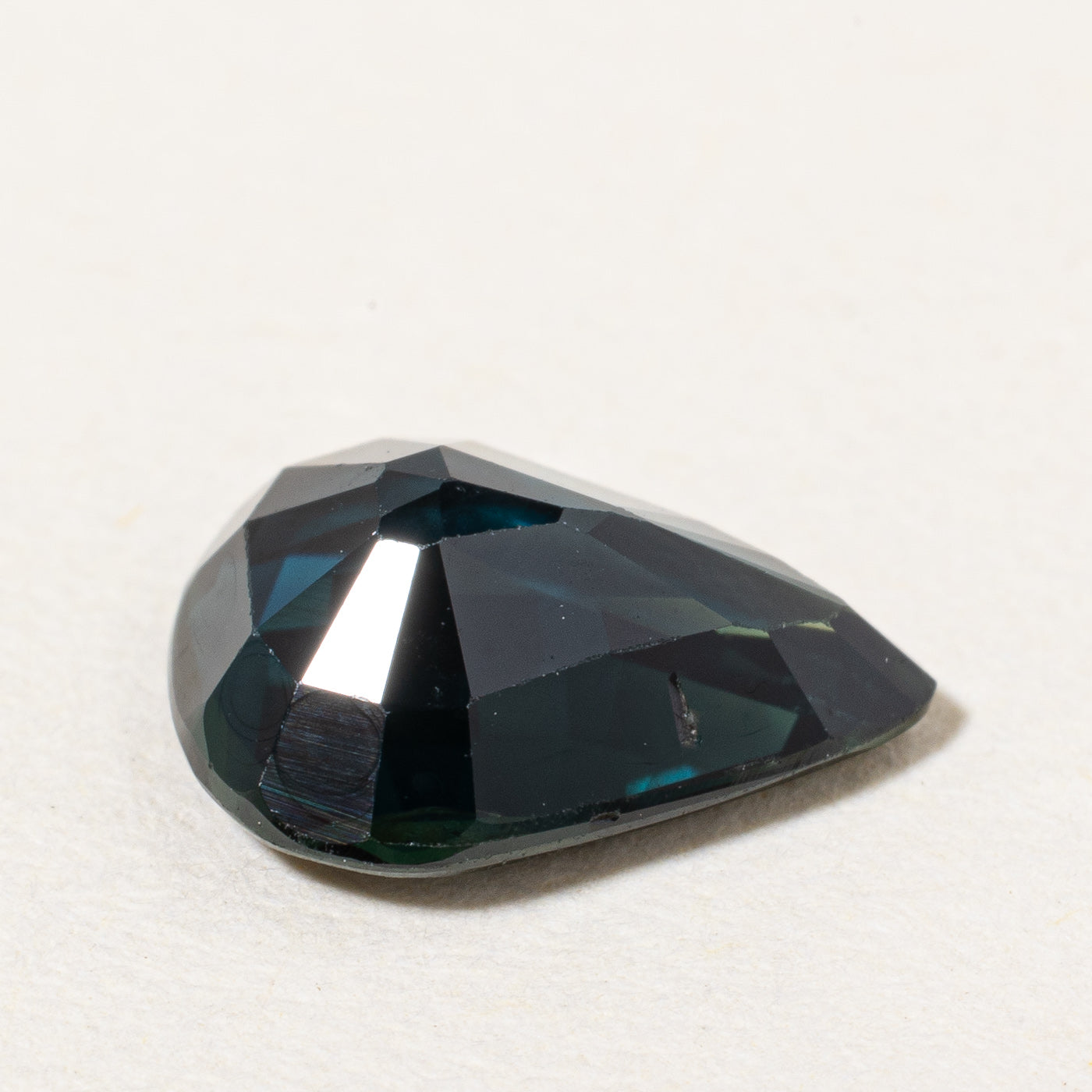 Saphir taille poire (non serti) | 1,87 ct | 