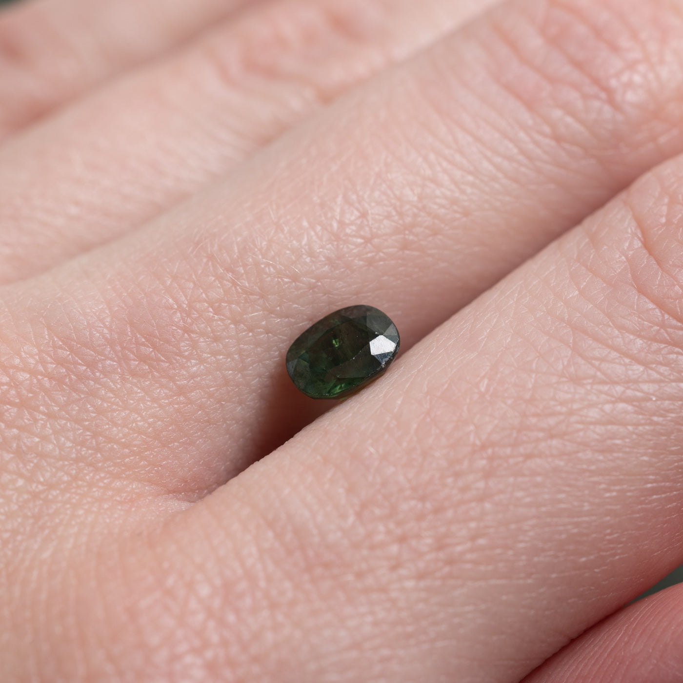 Saphir vert ovale non serti | 1,23 ct
