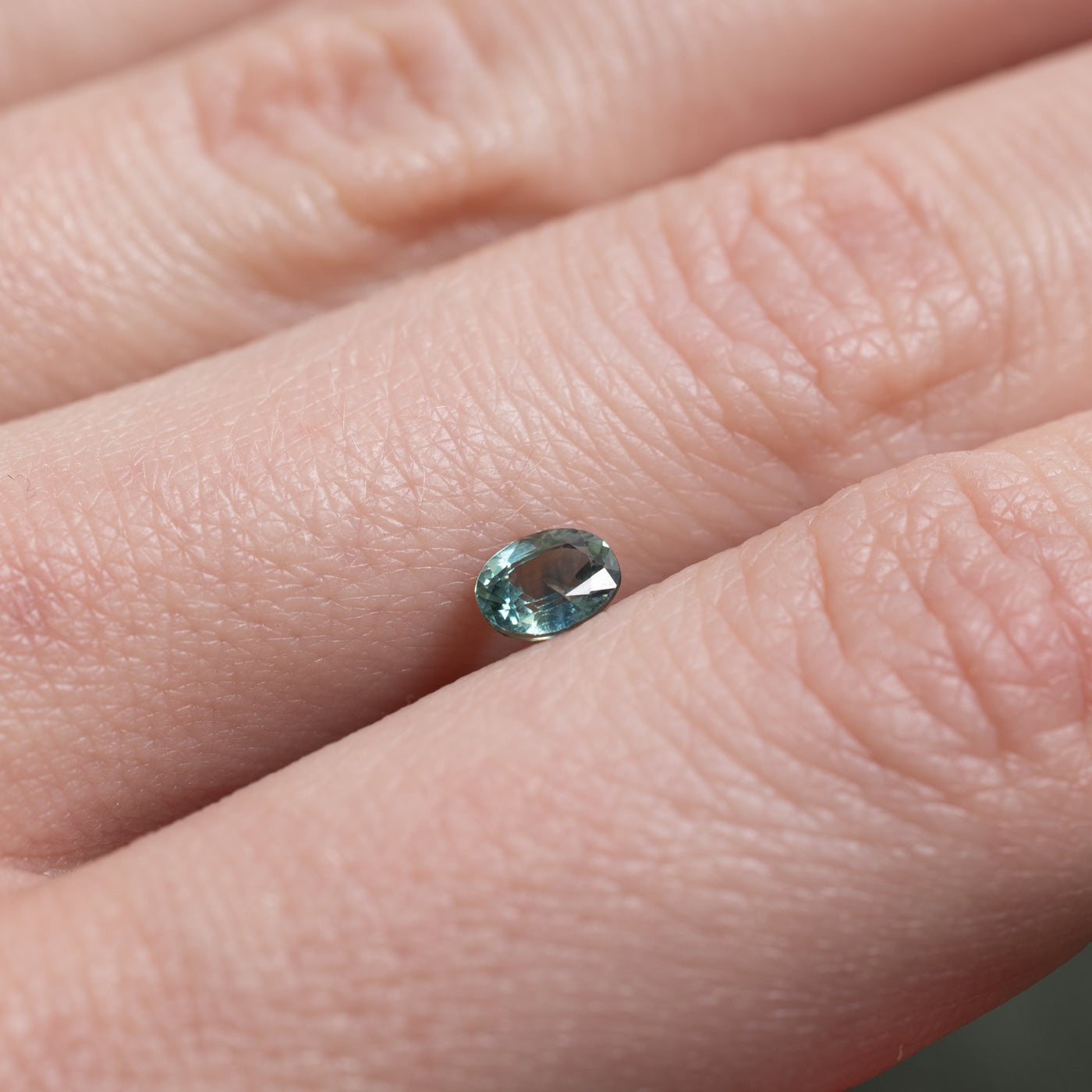 Saphir vert ovale non serti | 0,51 ct