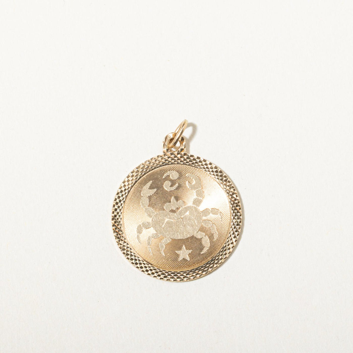14k Yellow Gold Diamond-Cut Cancer Star Zodiac Circle Pendant