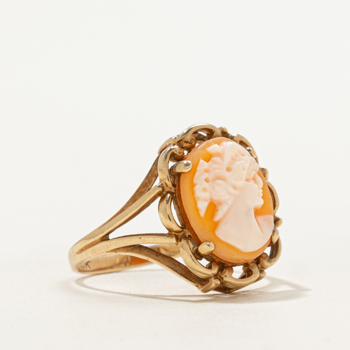 10K Ring with Shell Cameo