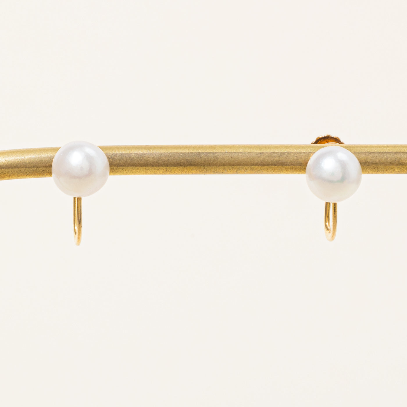 Pearl Screw Back Earrings