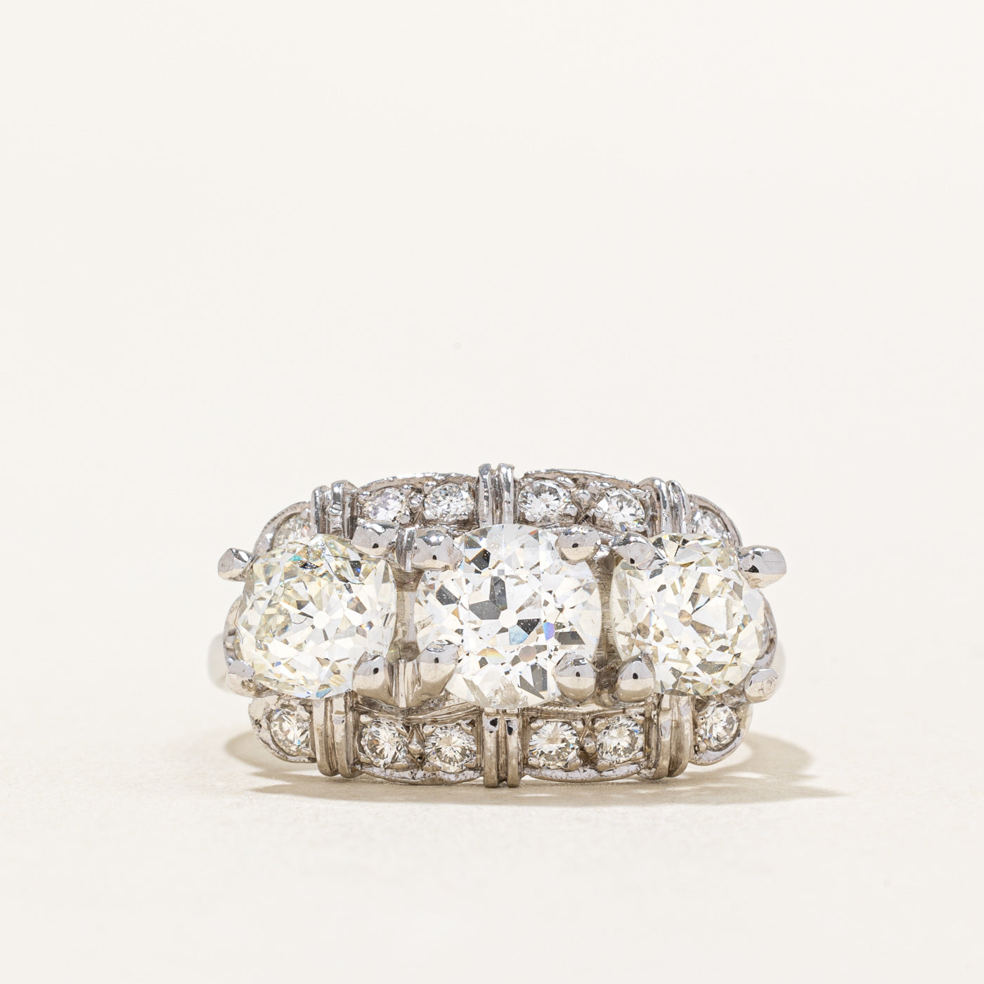 Bague de fiançailles trois diamants anciens européens | 2,95 ct au total | Taille 6,5 | 