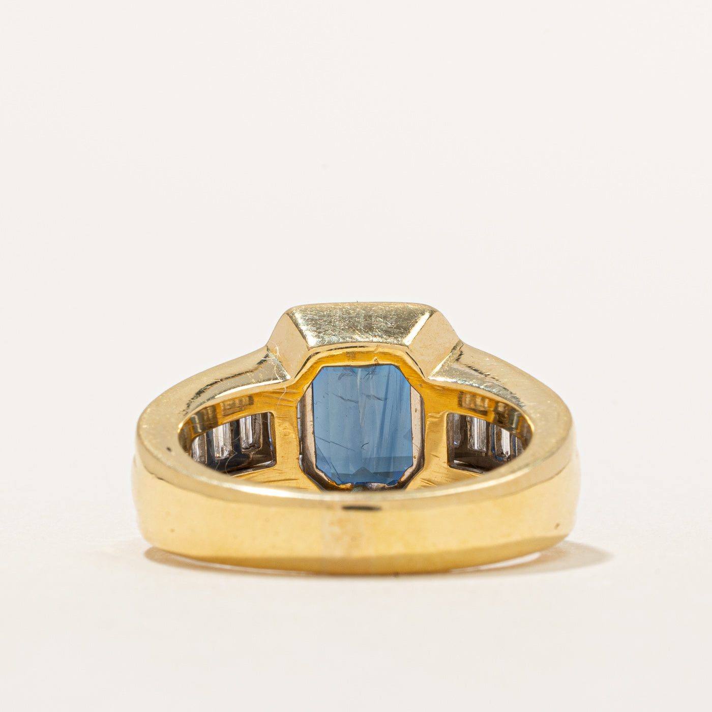 Bague italienne en saphir et diamants poinçonnés | 3,83 ct, 0,95 ct au total | Taille 7,5 | 