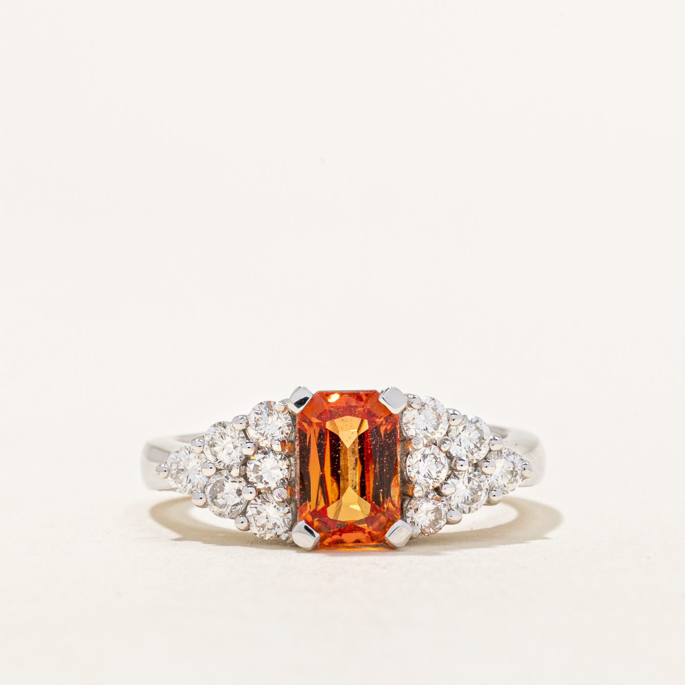 Bague cocktail saphir orange et diamants | 1,96 ct, 0,60 ct au total | Taille 6,25 |