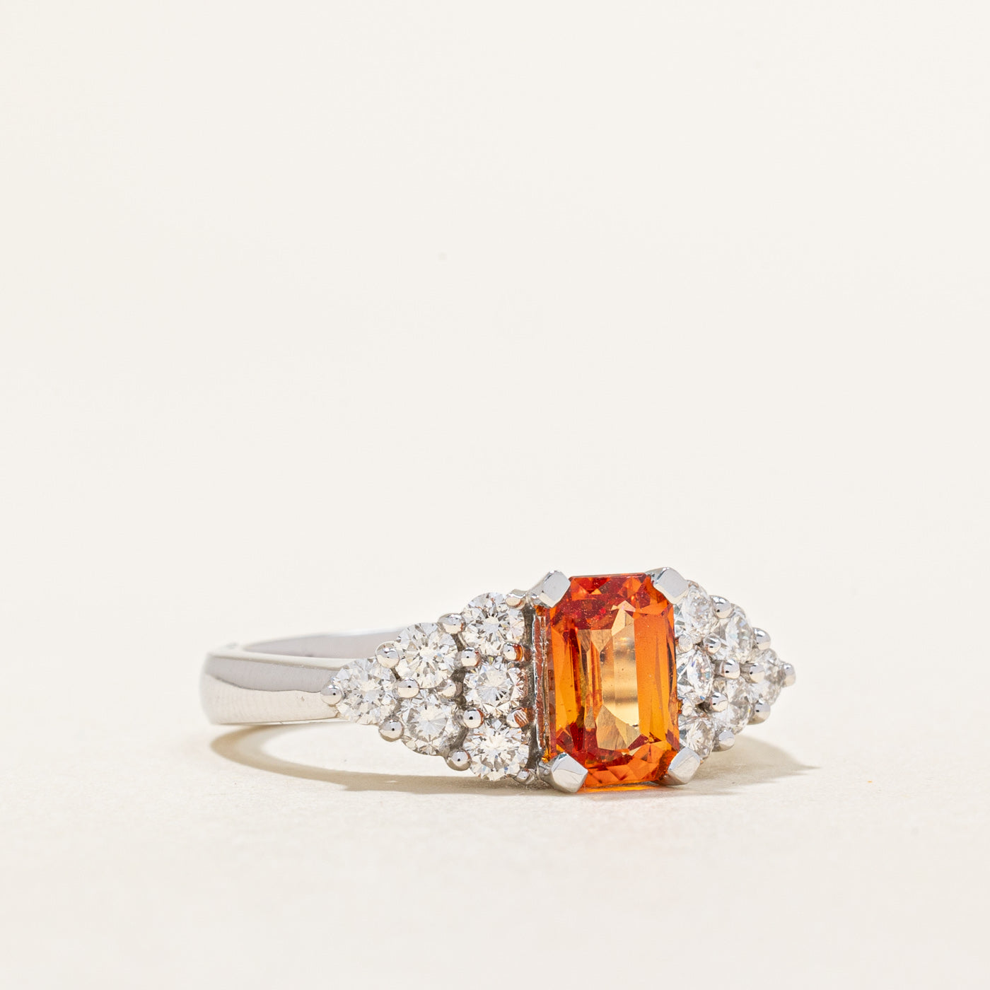 Bague cocktail saphir orange et diamants | 1,96 ct, 0,60 ct au total | Taille 6,25 |