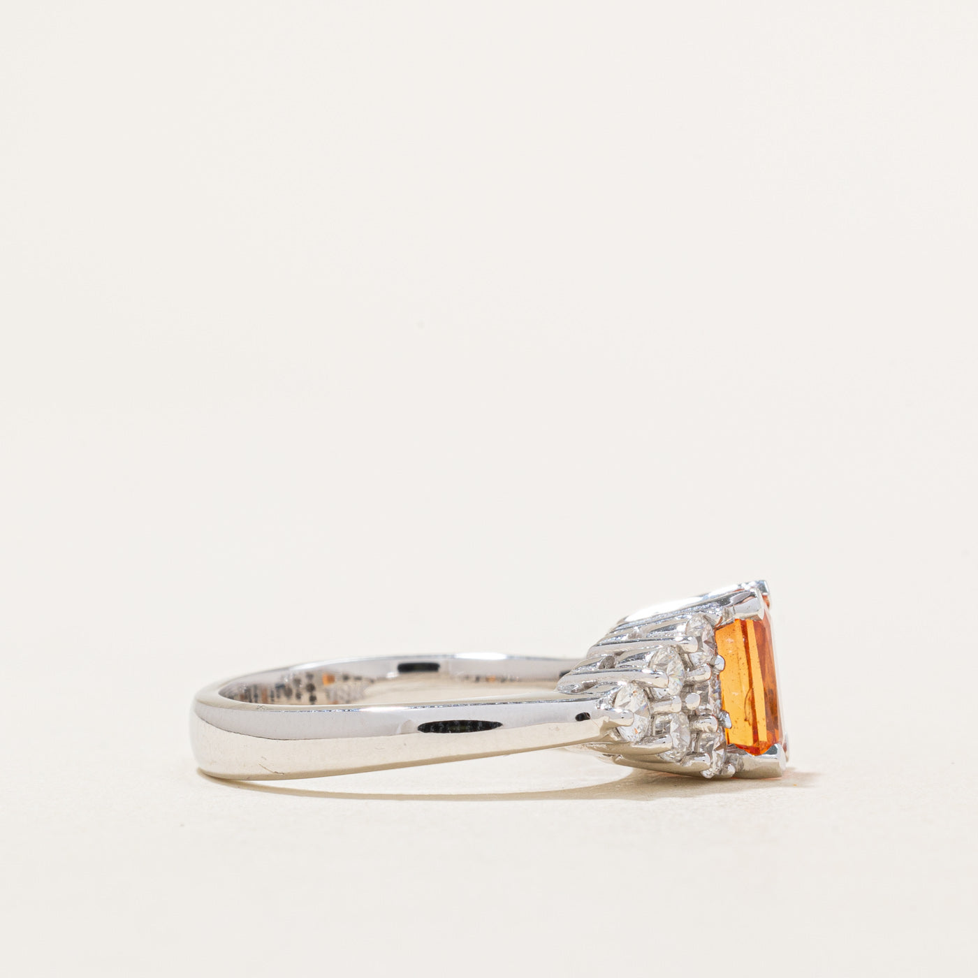 Bague cocktail saphir orange et diamants | 1,96 ct, 0,60 ct au total | Taille 6,25 |