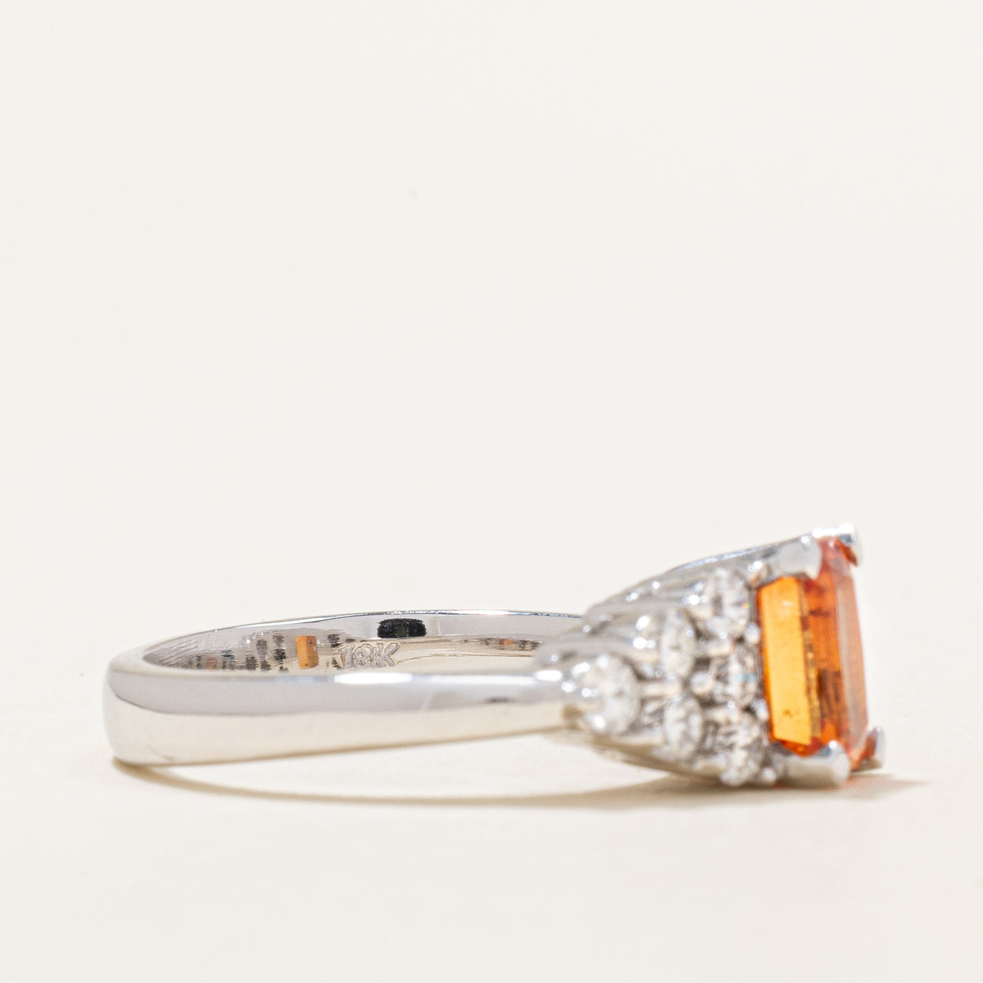 Bague cocktail saphir orange et diamants | 1,96 ct, 0,60 ct au total | Taille 6,25 |