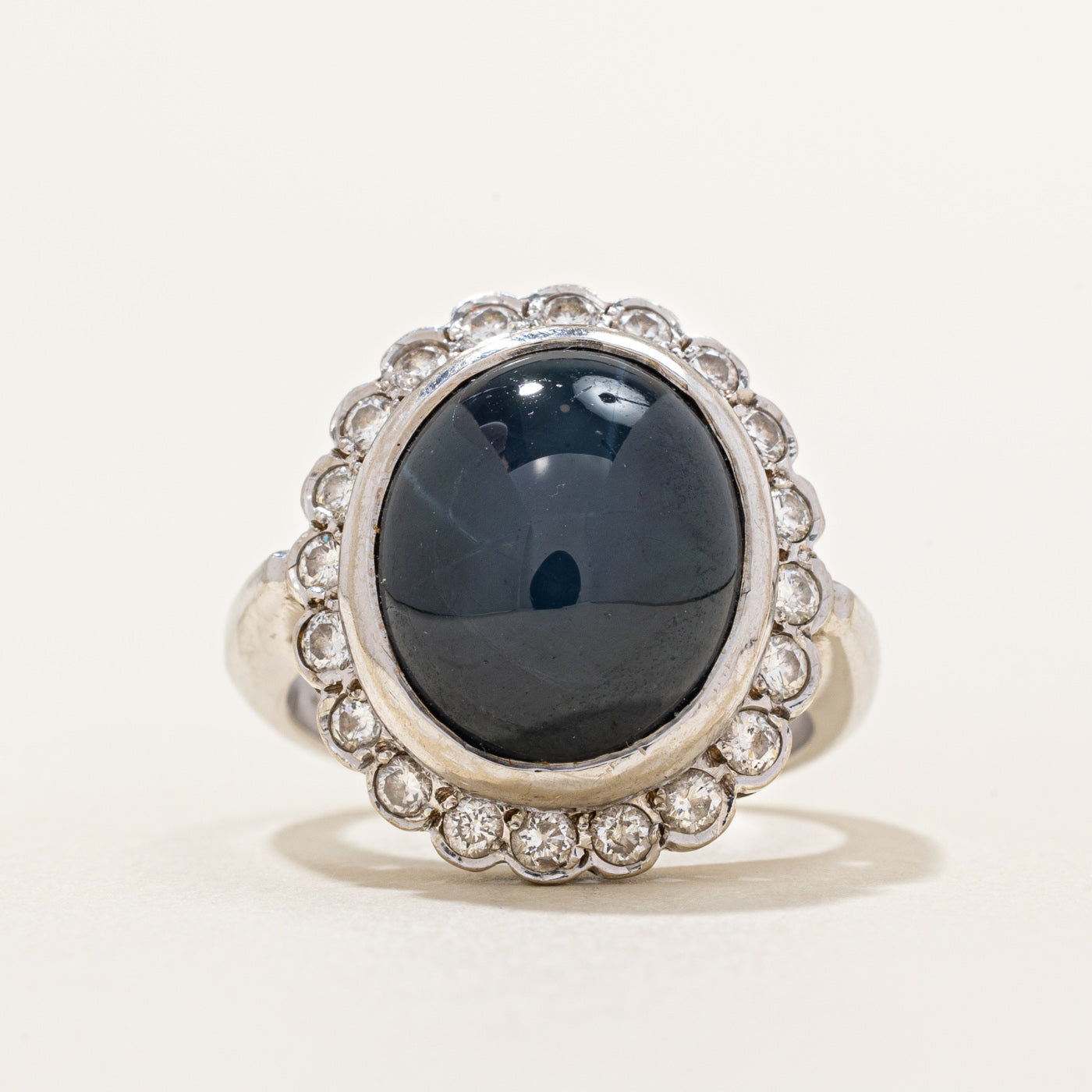 Bague cocktail halo saphir étoilé et diamants | 8,93 ct, 0,60 ct au total | Taille 6,5 | 