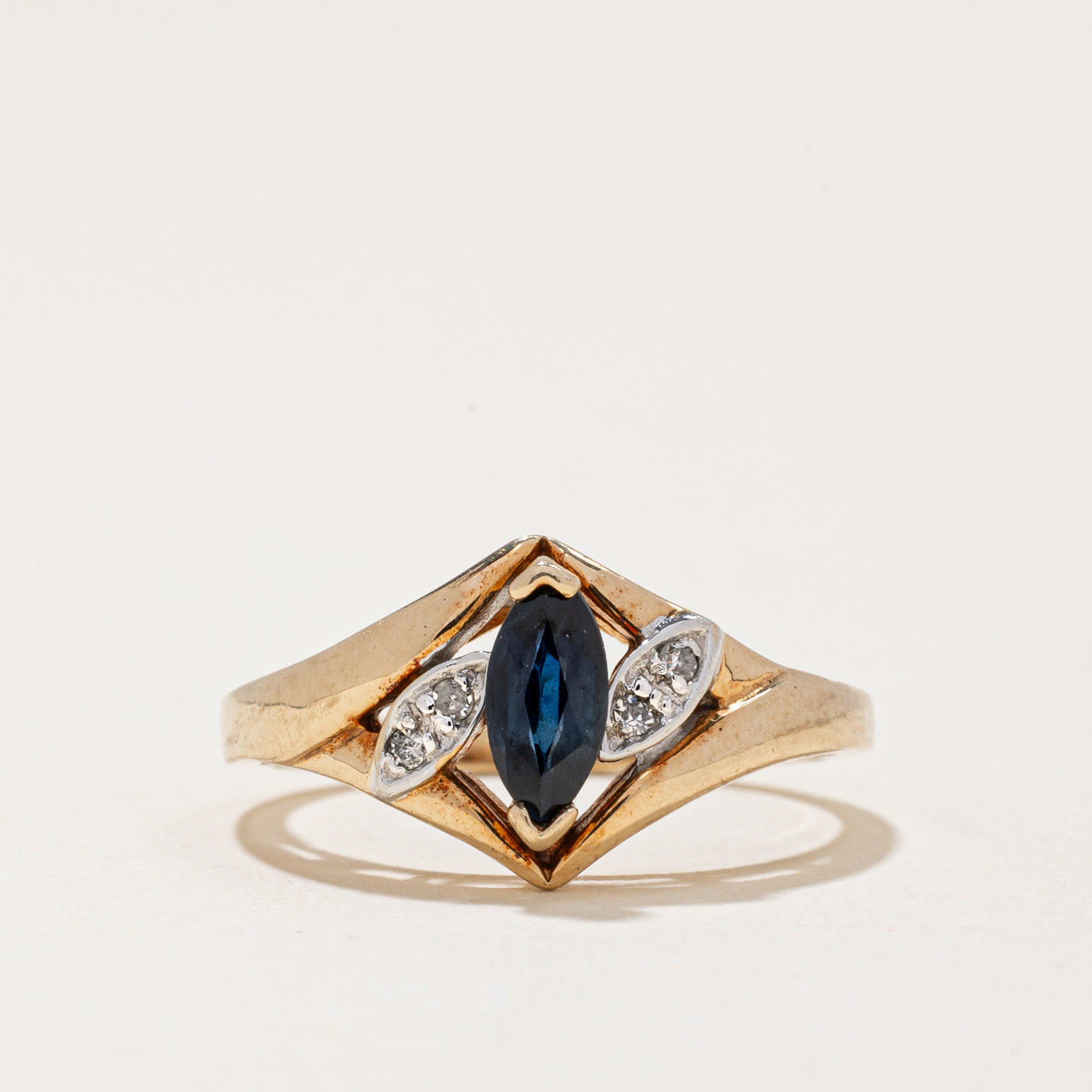 Bague cocktail saphir et diamants | 0,30 ct, 0,02 ct au total | Taille 5 | 