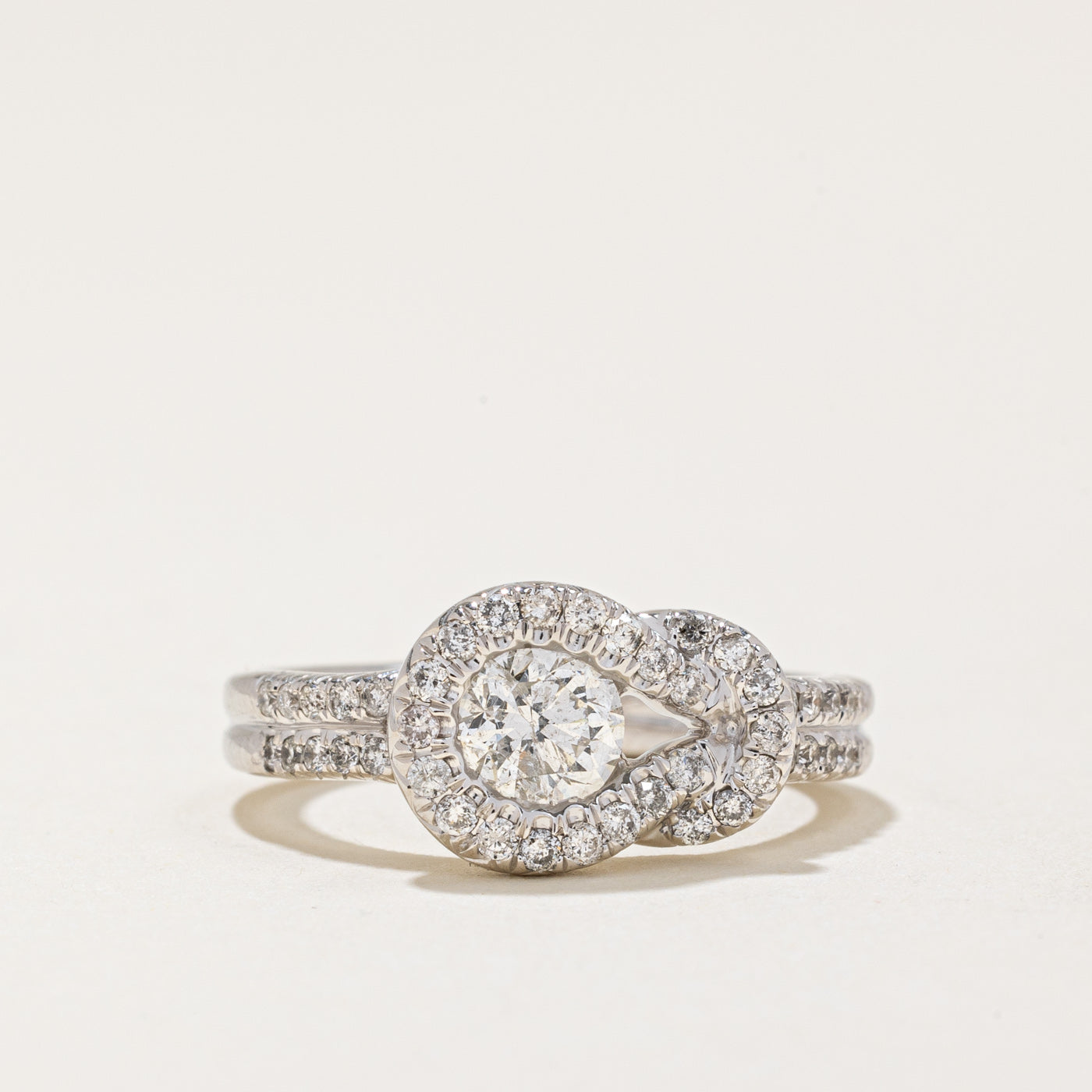 Bague nœud en diamant | 0,72 ct | Taille 5 | 