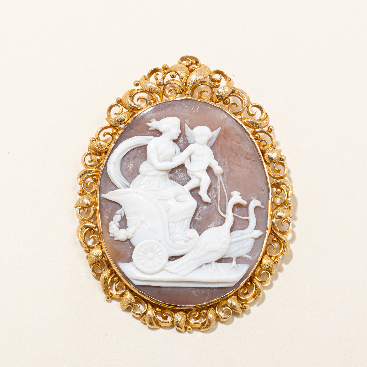 'Cavelti' Carved Shell Cameo Brooch & Pendant | 30.00ct |