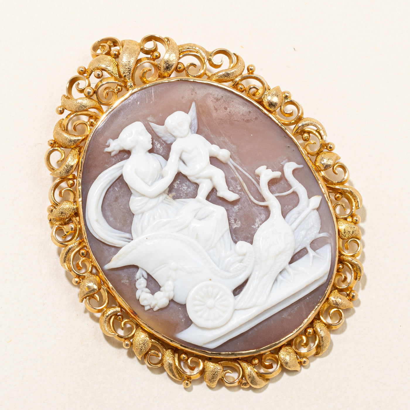 'Cavelti' Carved Shell Cameo Brooch & Pendant | 30.00ct |