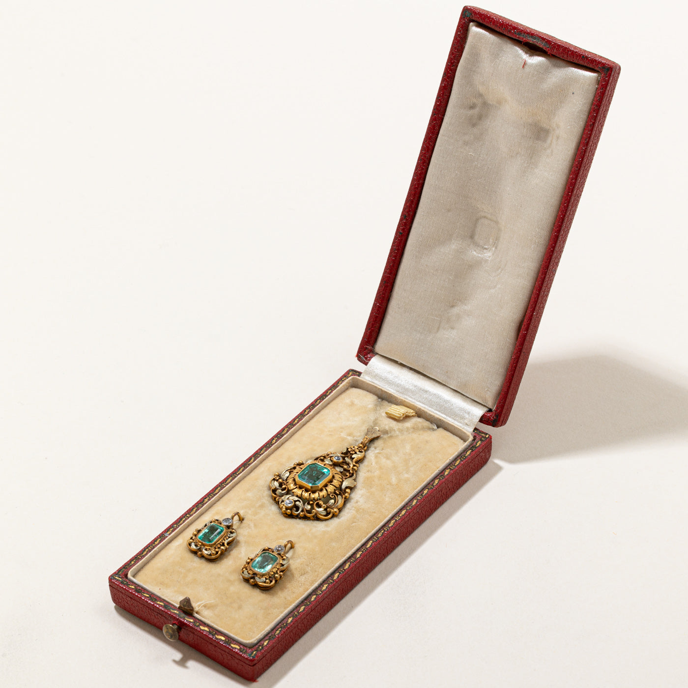 Vintage Emerald & Diamond Pendant & Earring Set | 3.71ctw, 0.19ctw |