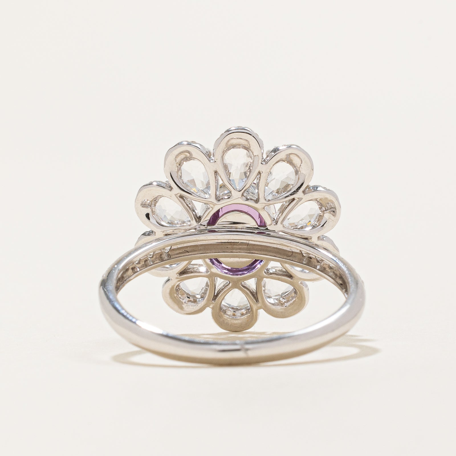 Bague en saphir violet non chauffé, topaze incolore et diamants | Saphir 1,05 ct | Topaze 1,746 ct | Diamants 0,235 ct | Taille 6,25
