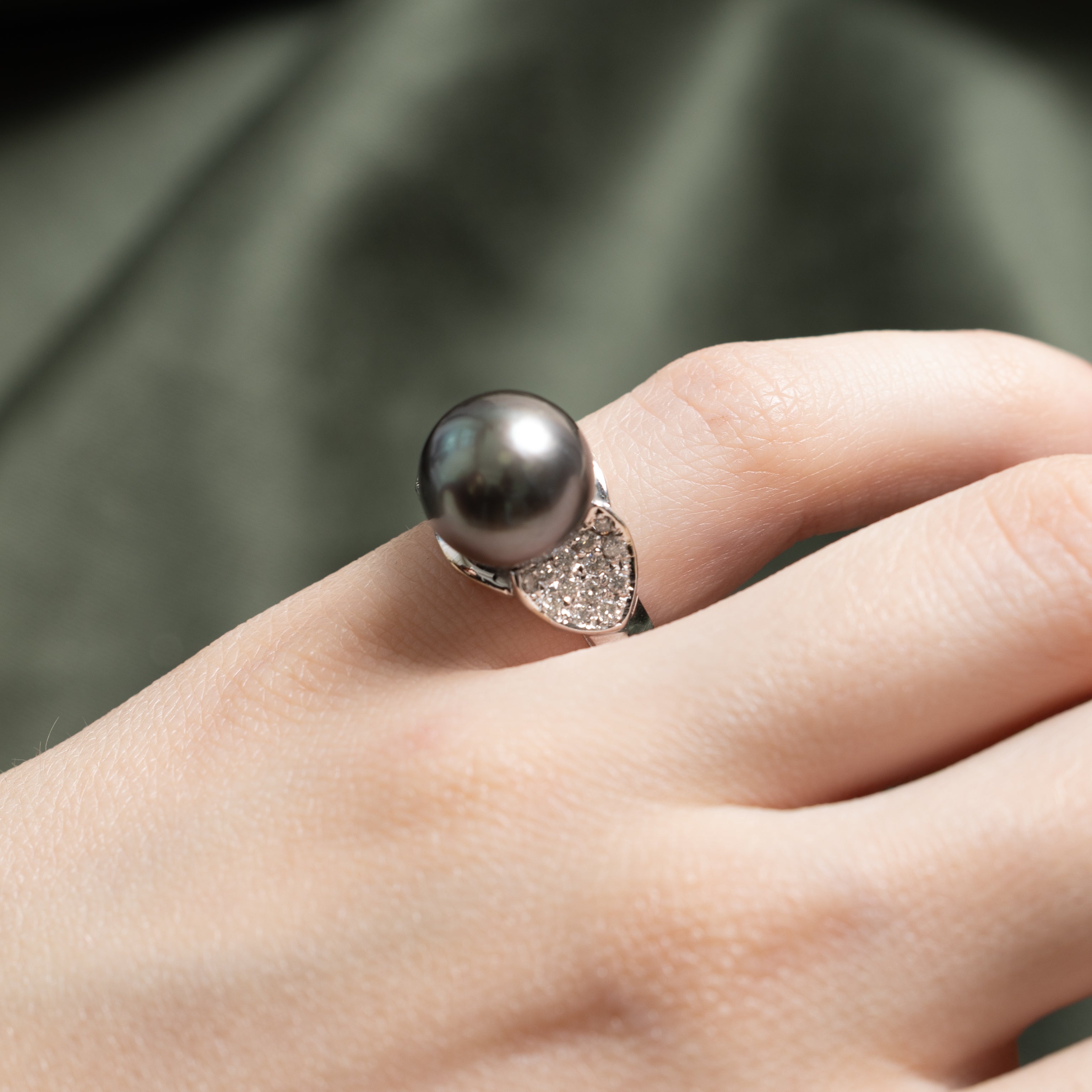18k Tahitian Black Pearl & Diamond Ring | 0.26ctw | SZ 4