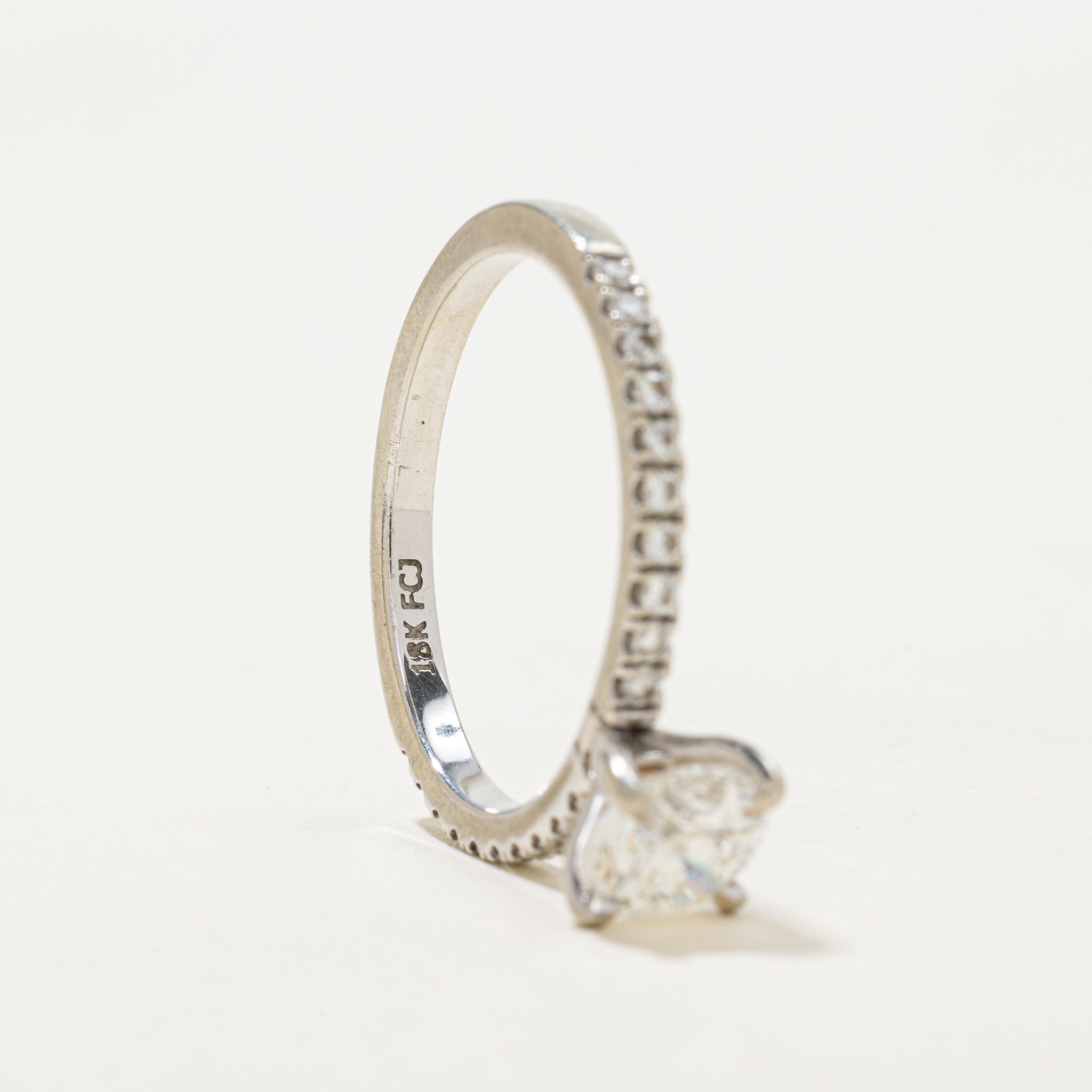 Bague de fiançailles solitaire et pavée de diamants en or 18 carats | 1,33 ct au total | Taille 7,75