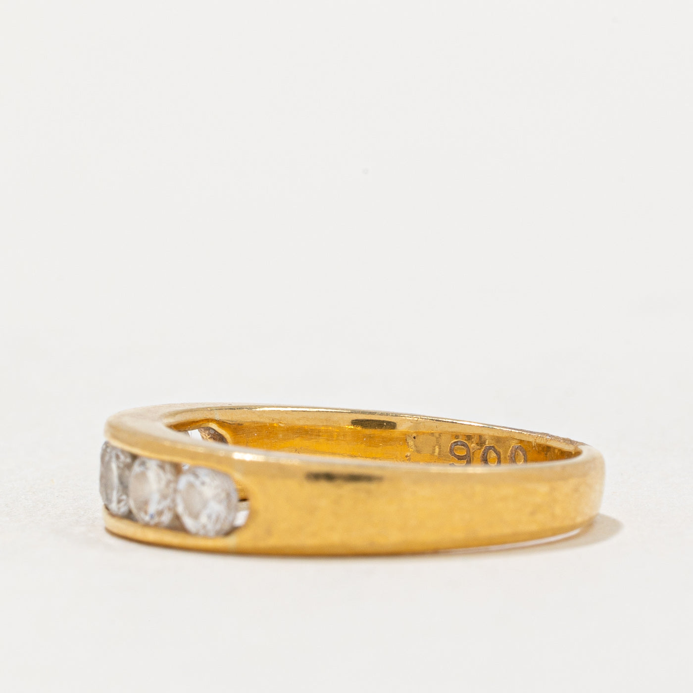 Bague sertie de six diamants en canal | 0,66 ct au total | Taille 6,5 | 
