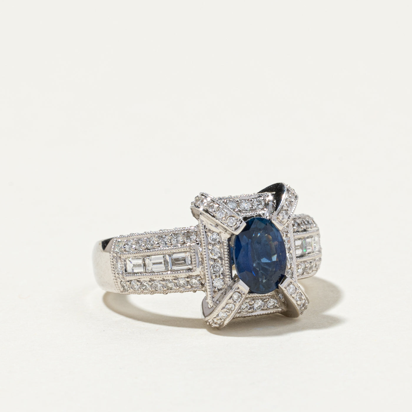 Bague saphir ovale et diamants | 1,10 ct, 1,08 ct au total | Taille 6,75 