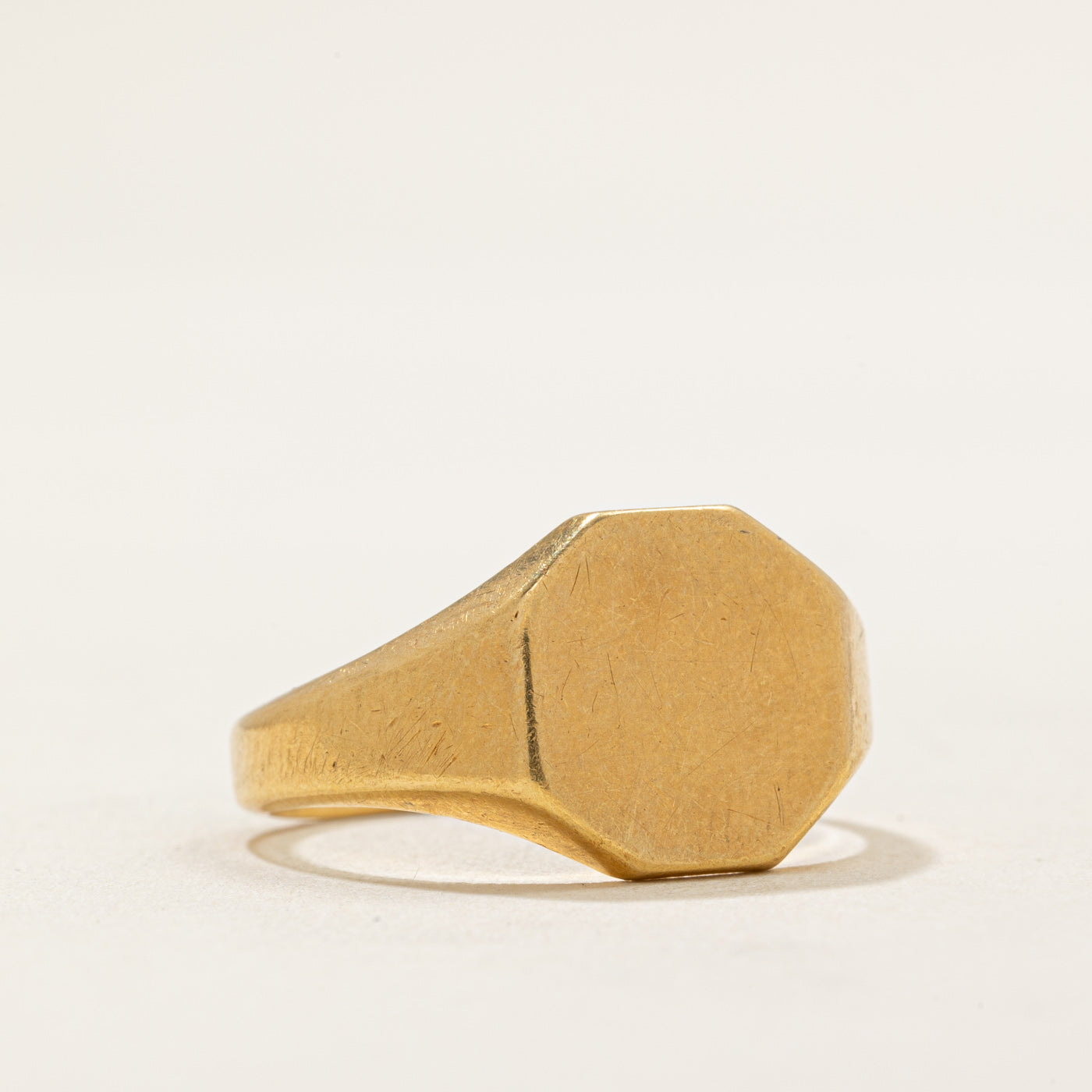 Bague chevalière vierge en or jaune 18 carats, Birmingham, 1966 | Taille 9,5
