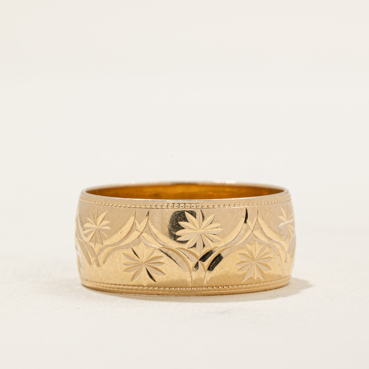 Bande gravée en or jaune 9 carats de Londres | Taille 8,90 mm | Taille 9,25