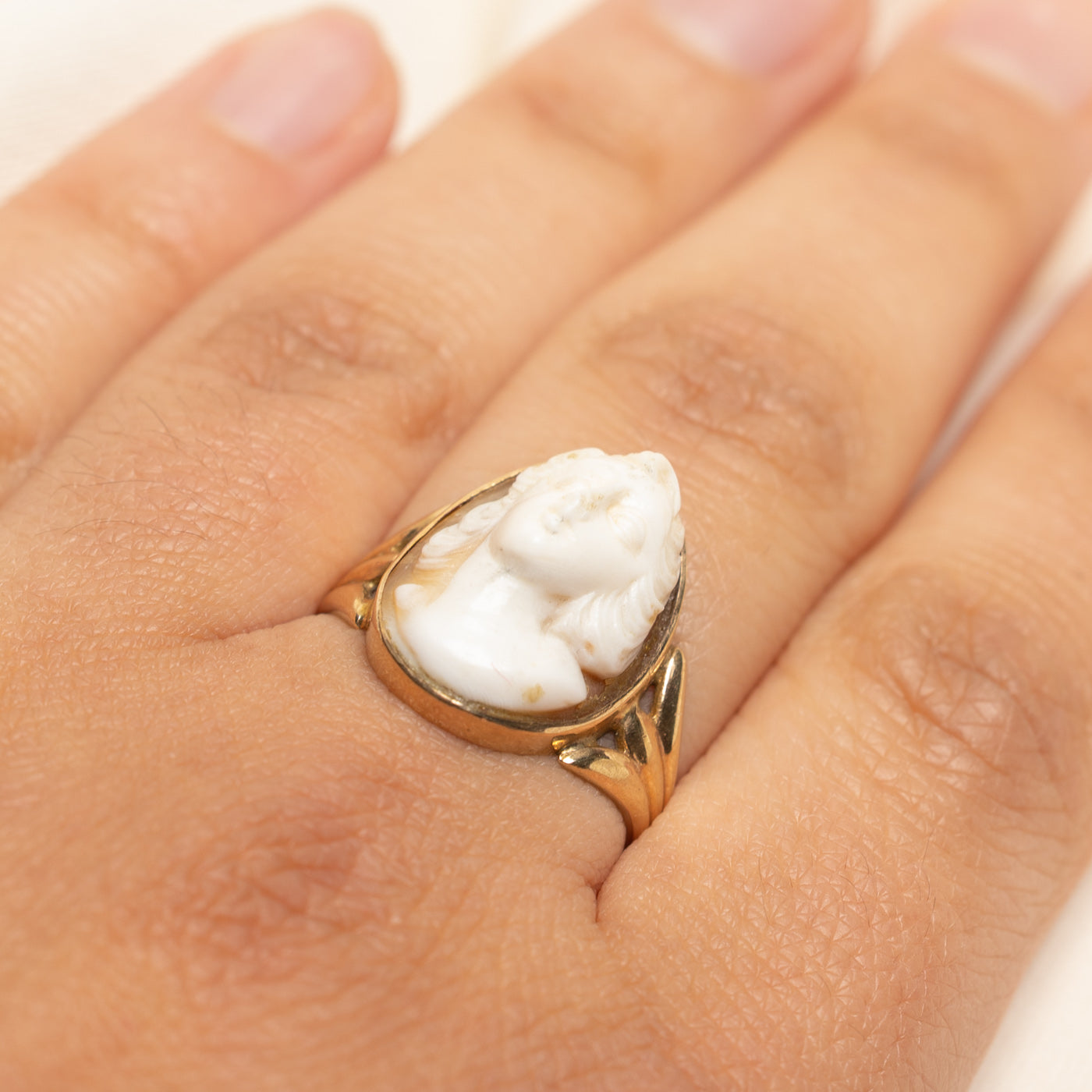 Vintage Carved Shell Cameo Ring | 10.00ct | SZ 8