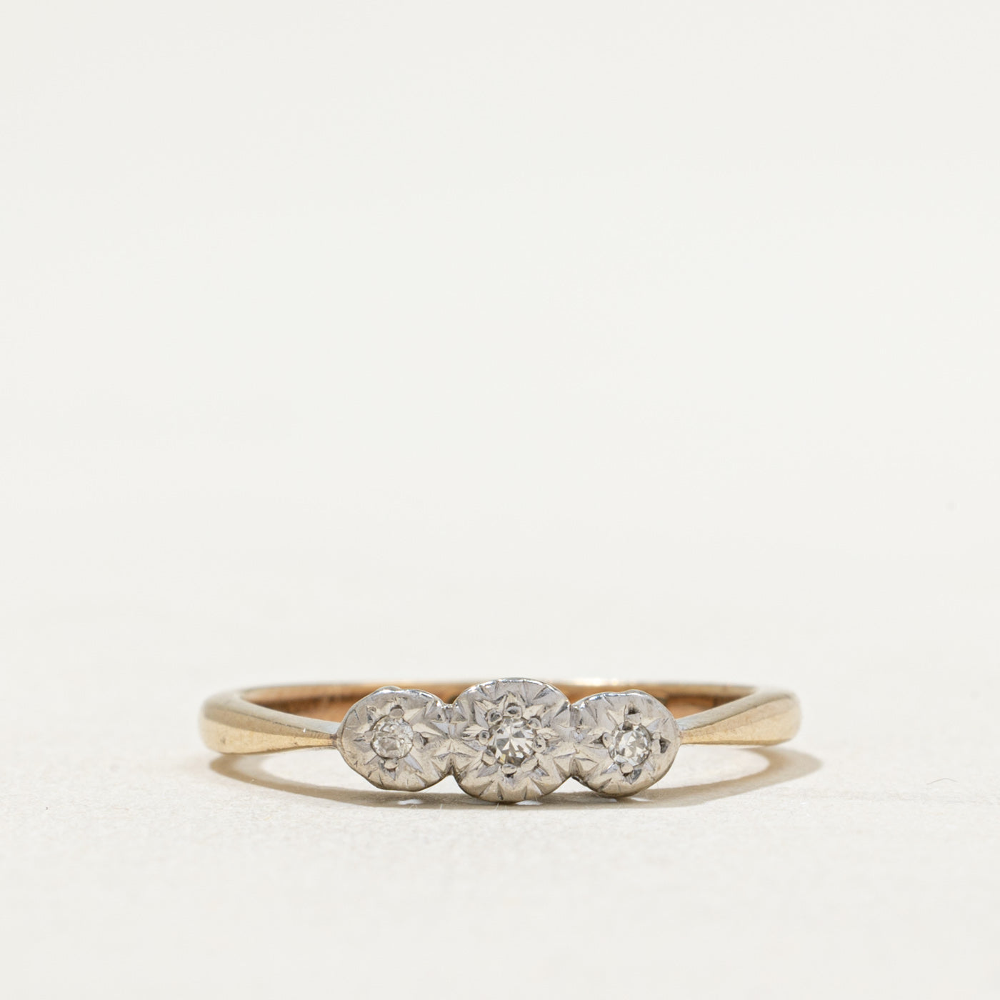 Bague sertie de trois diamants effet illusion | 0,03 ct au total | Taille 6