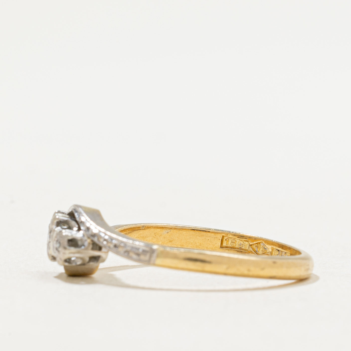 Bague croisée à trois diamants | 0,02 ct au total | Taille 7,25