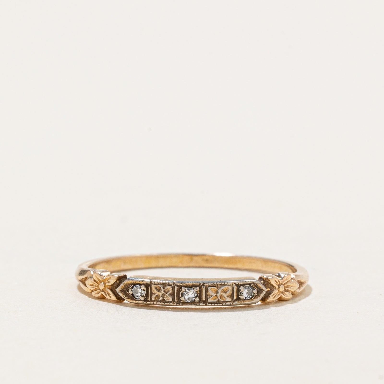 Bague en or 10 carats gravée de diamants | 0,030 ct | Taille 7,25