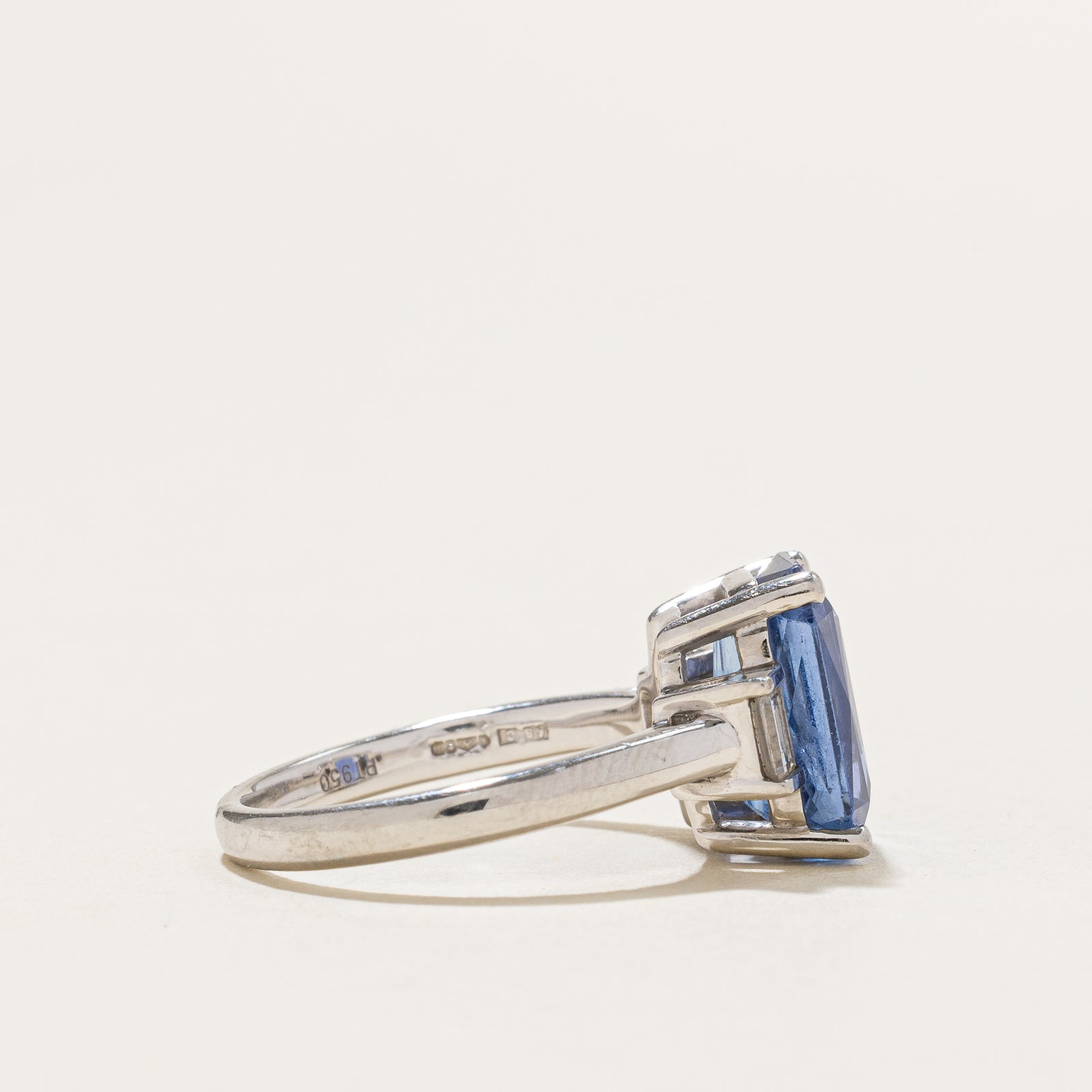 Bague saphir et diamants Londres 1997 | 5,25 ct | 0,25 ct au total | Taille 6,25
