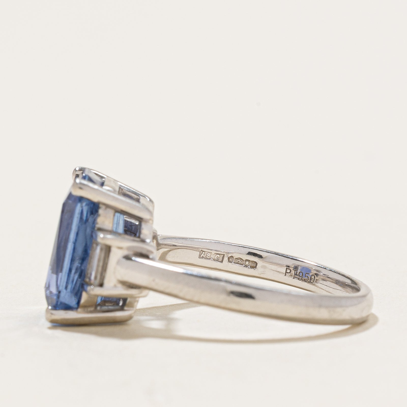 Bague saphir et diamants Londres 1997 | 5,25 ct | 0,25 ct au total | Taille 6,25