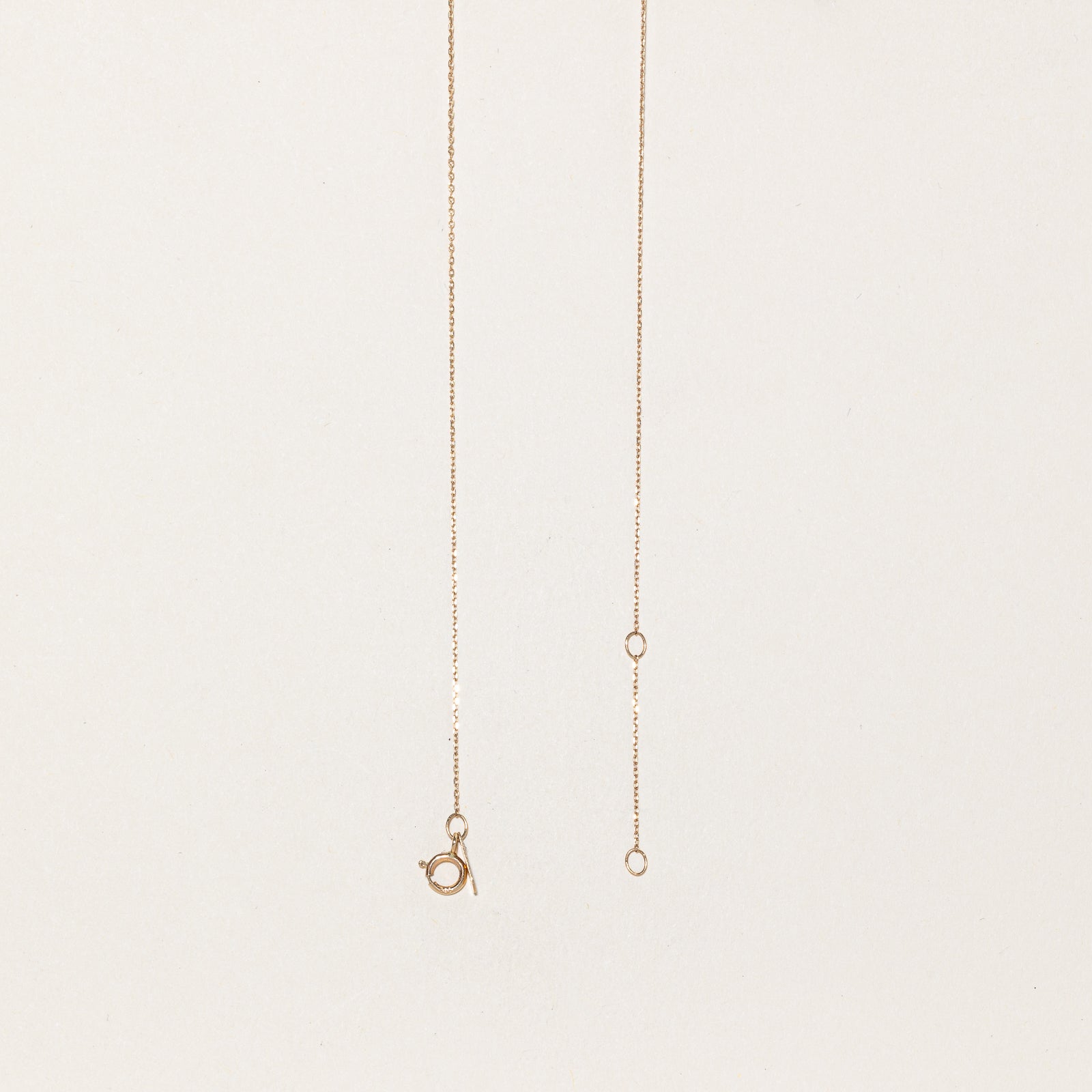 Collier pendentif halo opale et diamants | 0,20 ct, 0,04 ct au total | 40,6 cm