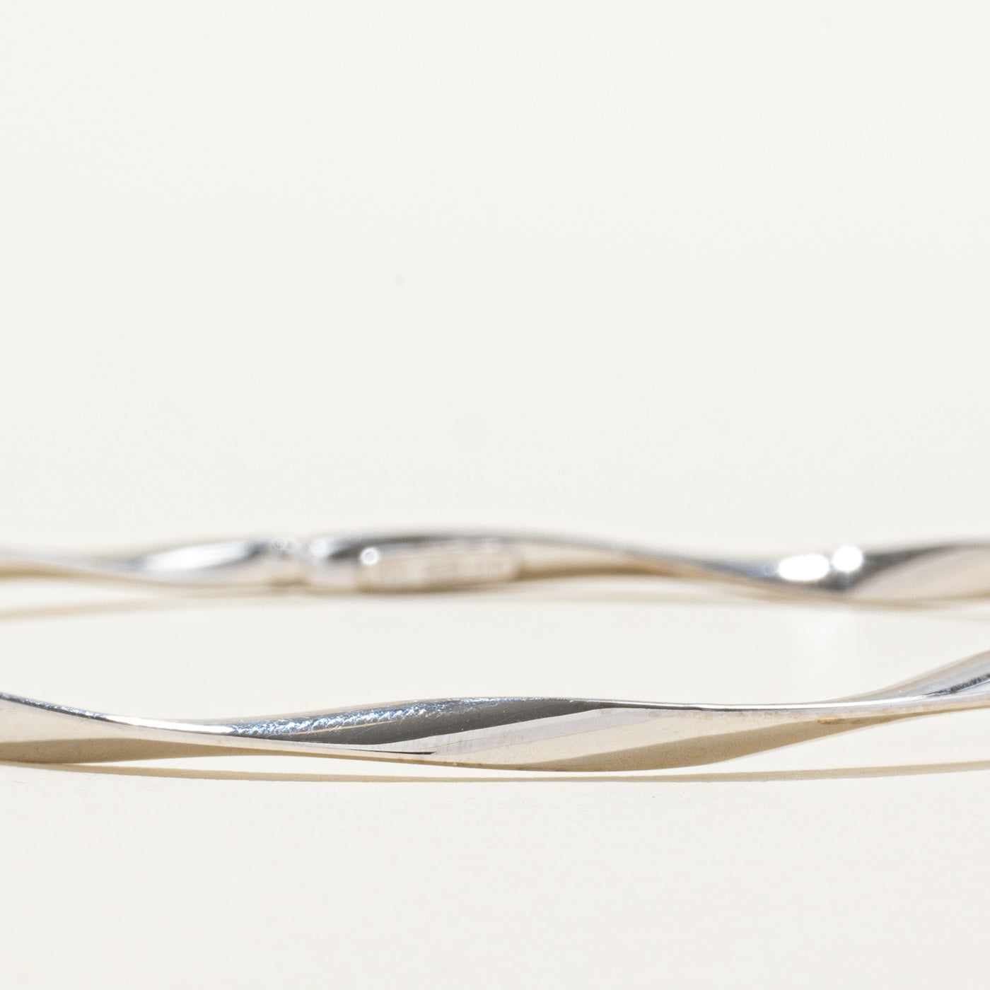 Bracelet jonc en or blanc 10 carats | 21,6 cm