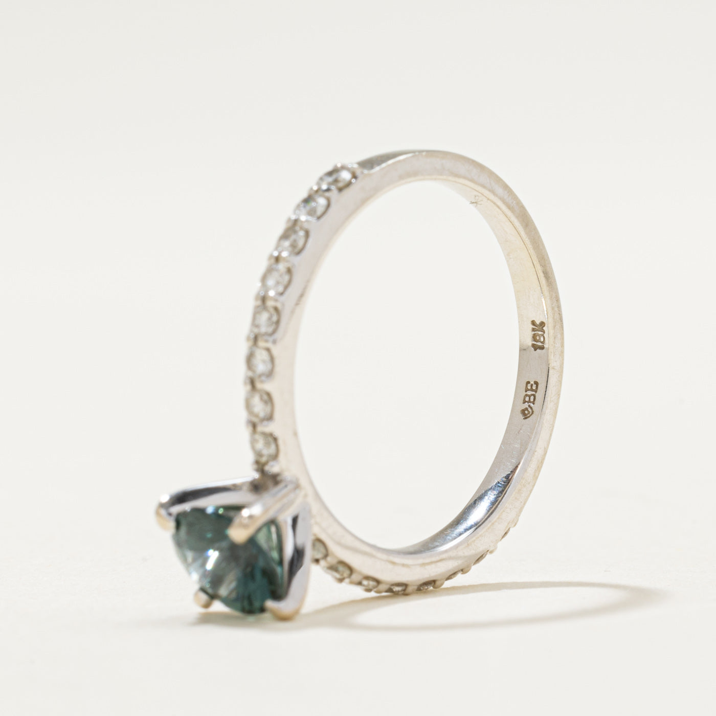 Bague de fiançailles en saphir du Montana et diamants | 0,75 ct, 0,22 ct au total | Taille 5