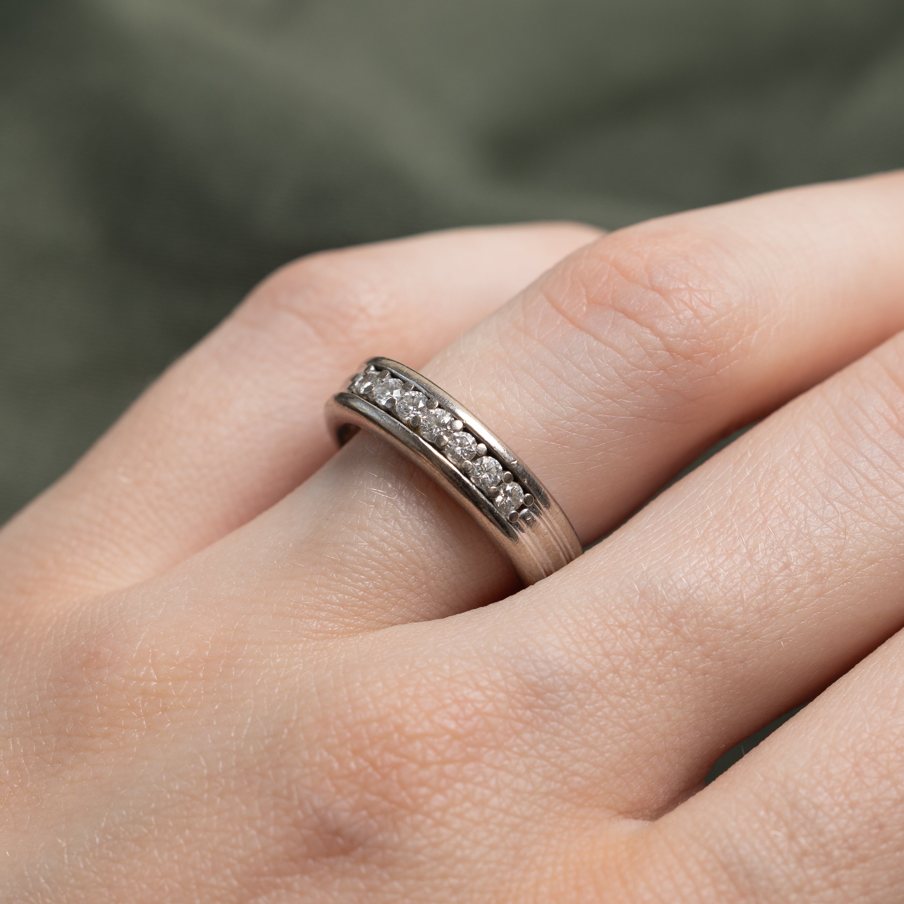 'Birks' 18k Seven Stone Diamond Grooved Band | 0.28ctw | 5.10mm | SZ 6.5