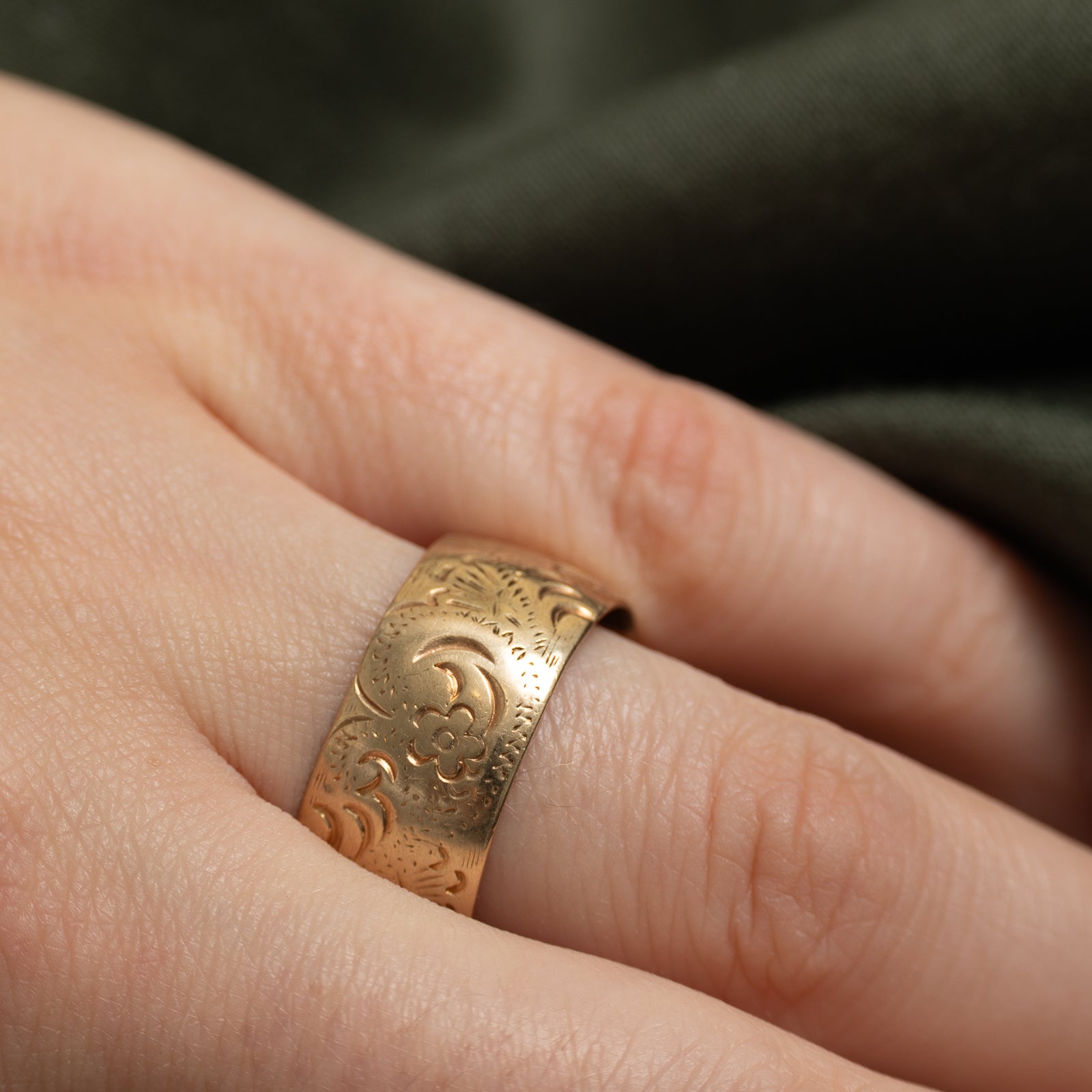 Bague de cigare gravée en or jaune 10 carats | Taille 10,75