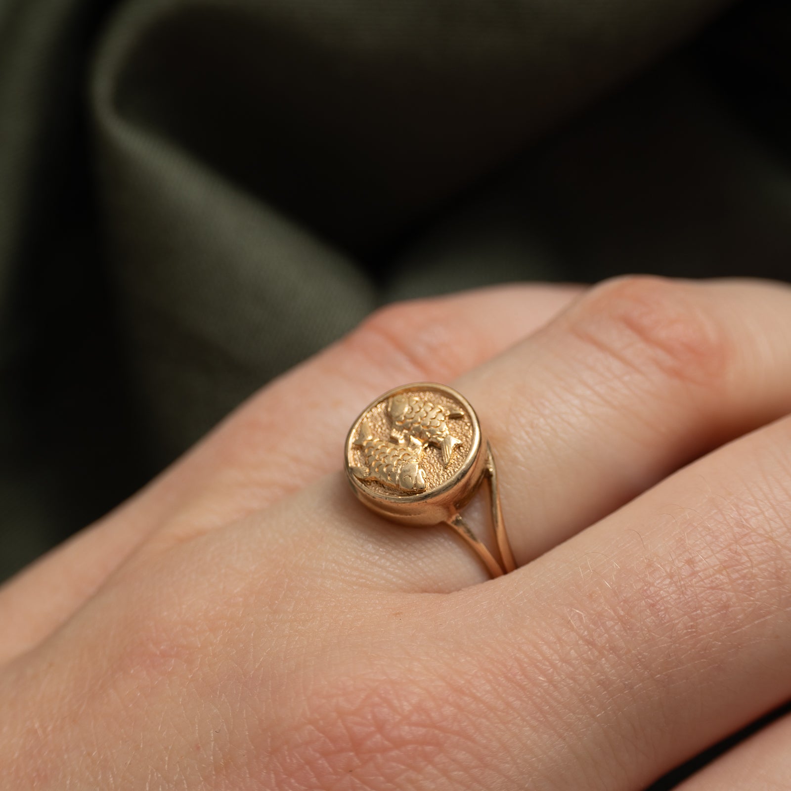 10k Yellow Gold Pisces Ring | SZ 5.25