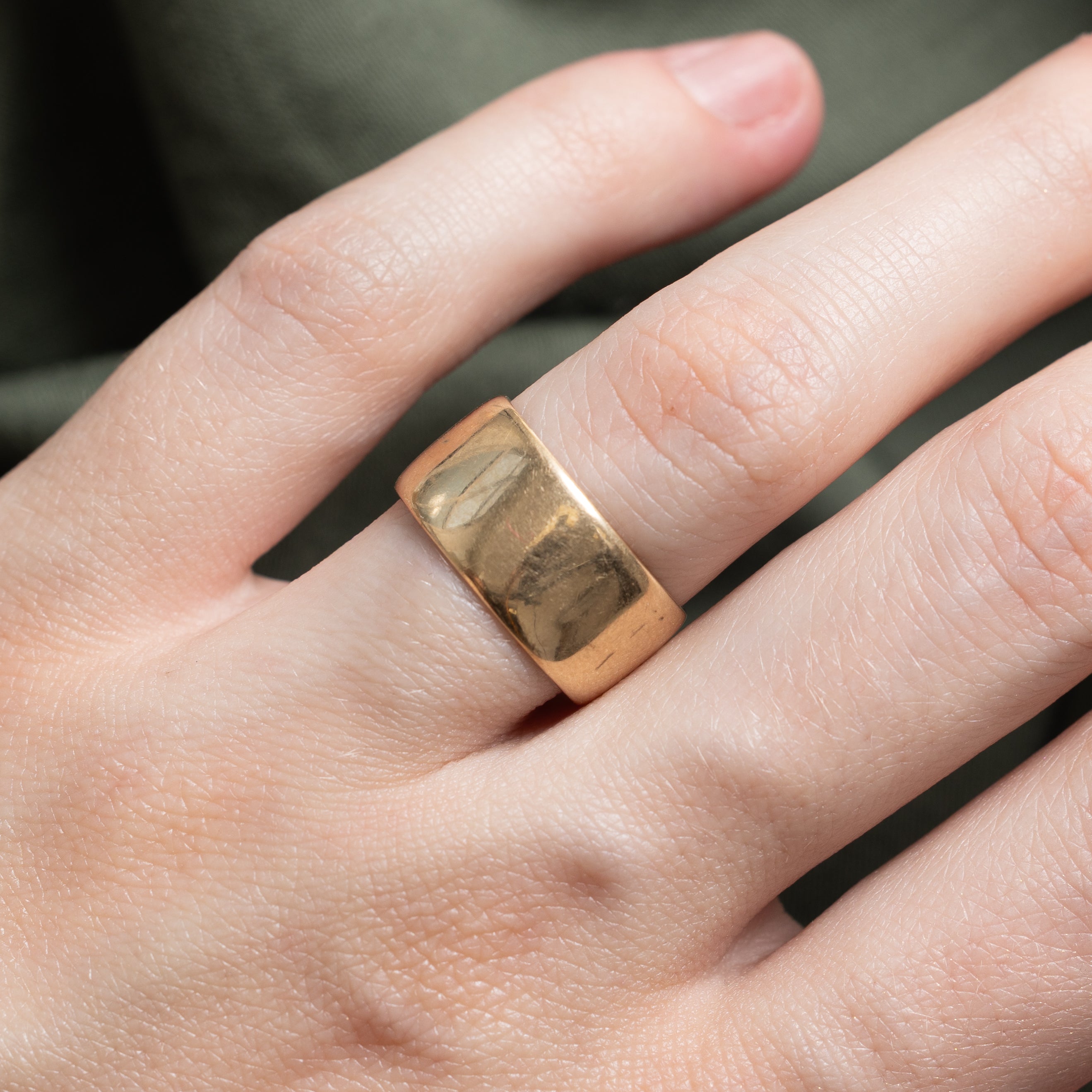 Bague de cigare Dublin en or jaune 9 carats de 1975 | 8,91 mm | Taille 6,25
