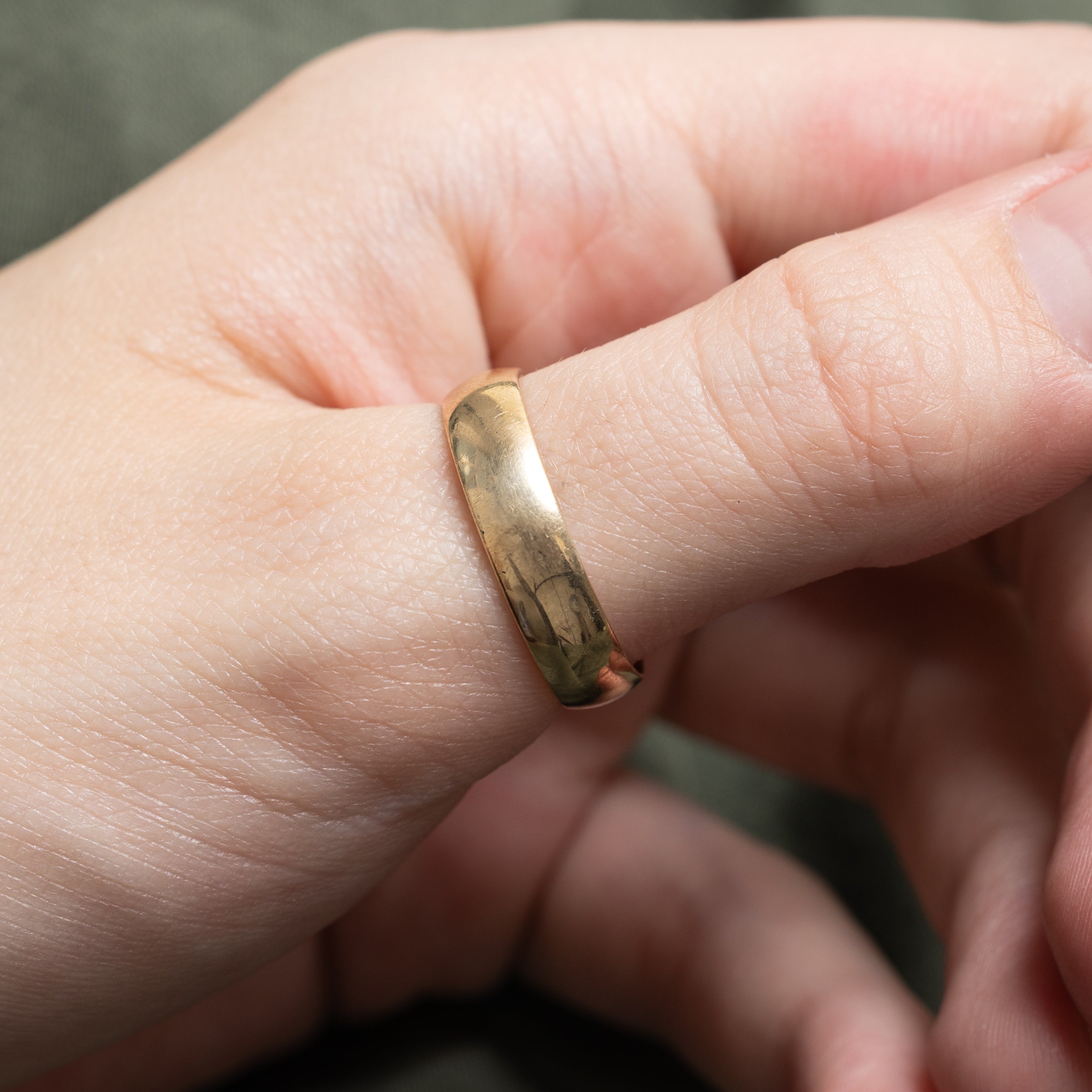 London 9k Yellow Gold Band | 5.14mm | SZ 9.75