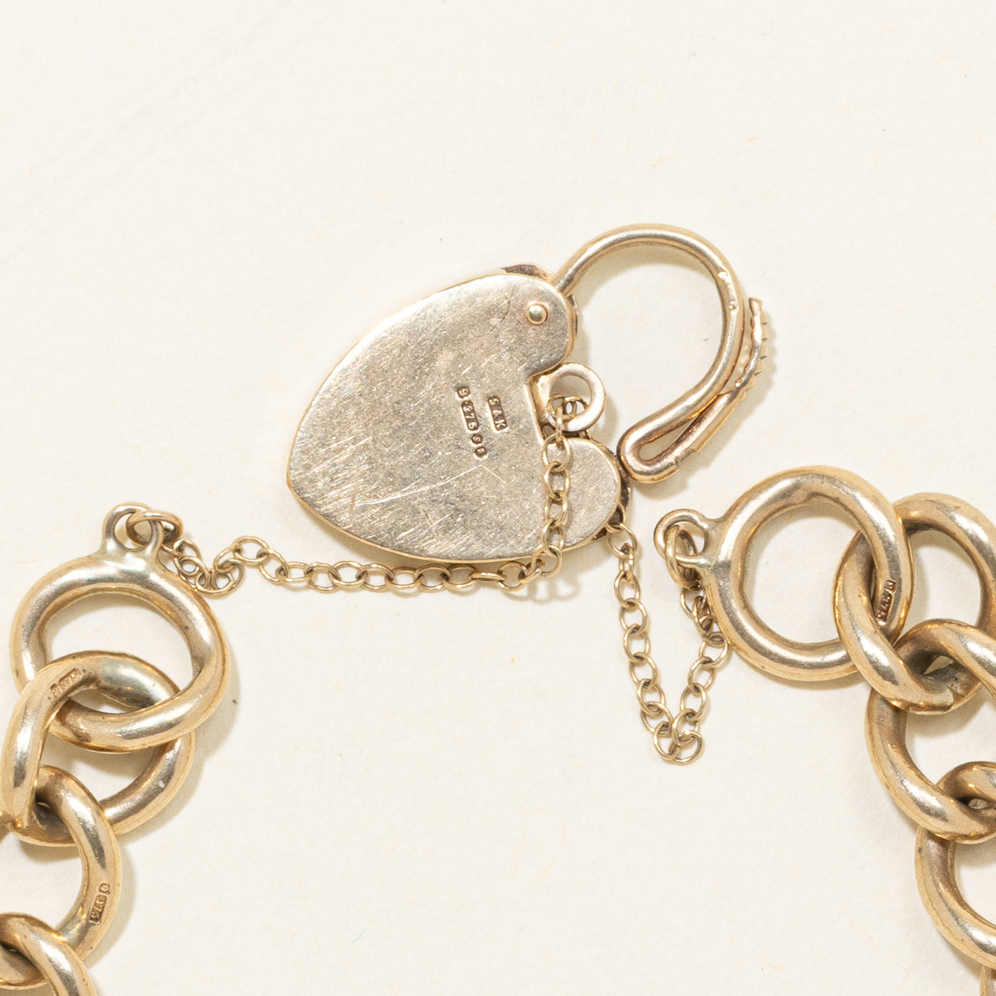 Bracelet chaîne cadenas en or jaune 9 carats avec cœur, Londres 1973 | 8,92 mm | 8 pouces |