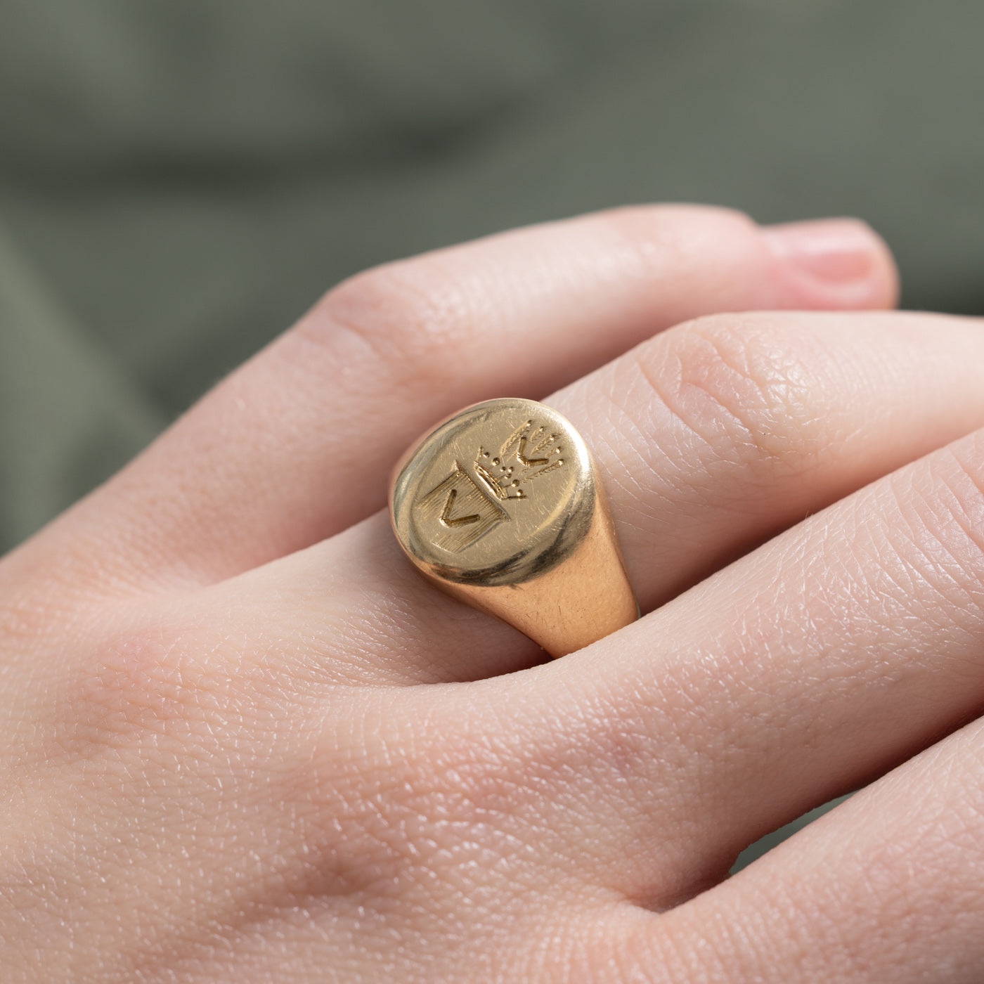 Art Deco Polish 14K Yellow Gold Crest Signet Ring | SZ 5.5 |