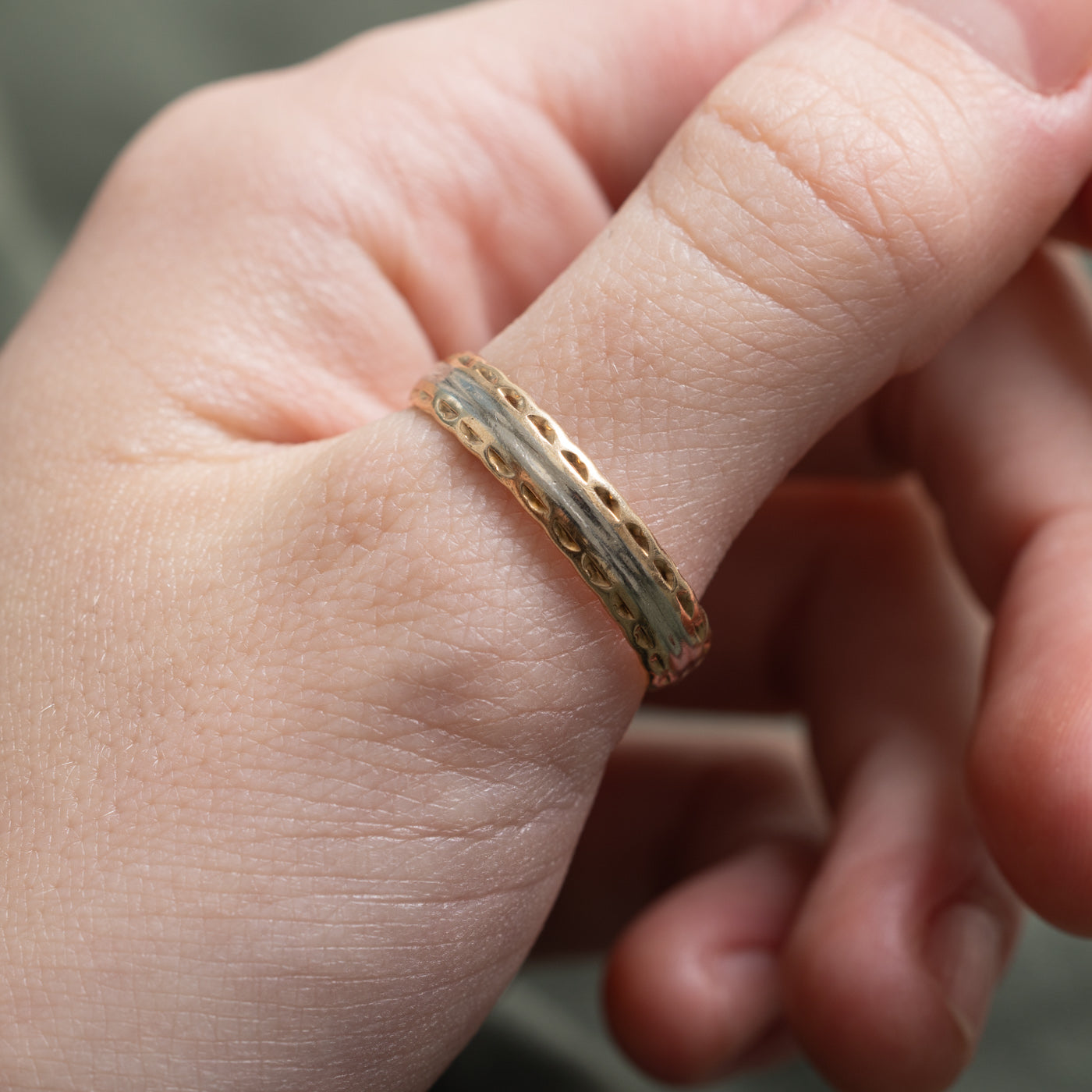 Vintage Canadian 10K Two Tone Gold Textured Band | 4.85mm | SZ 11.5 |