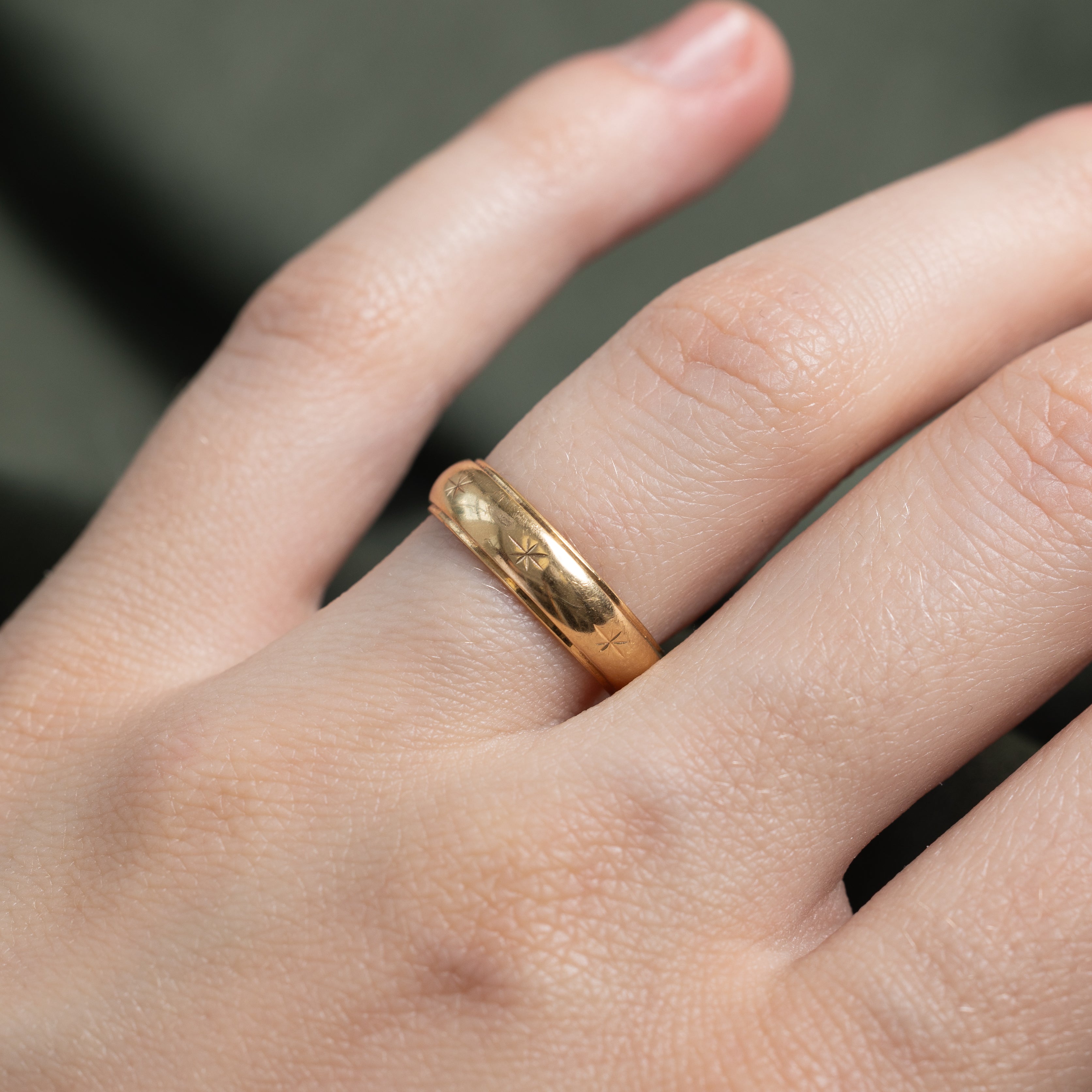 Vintage Canadian 14k Yellow Gold Engraved Band | 4.65mm | SZ 5.75