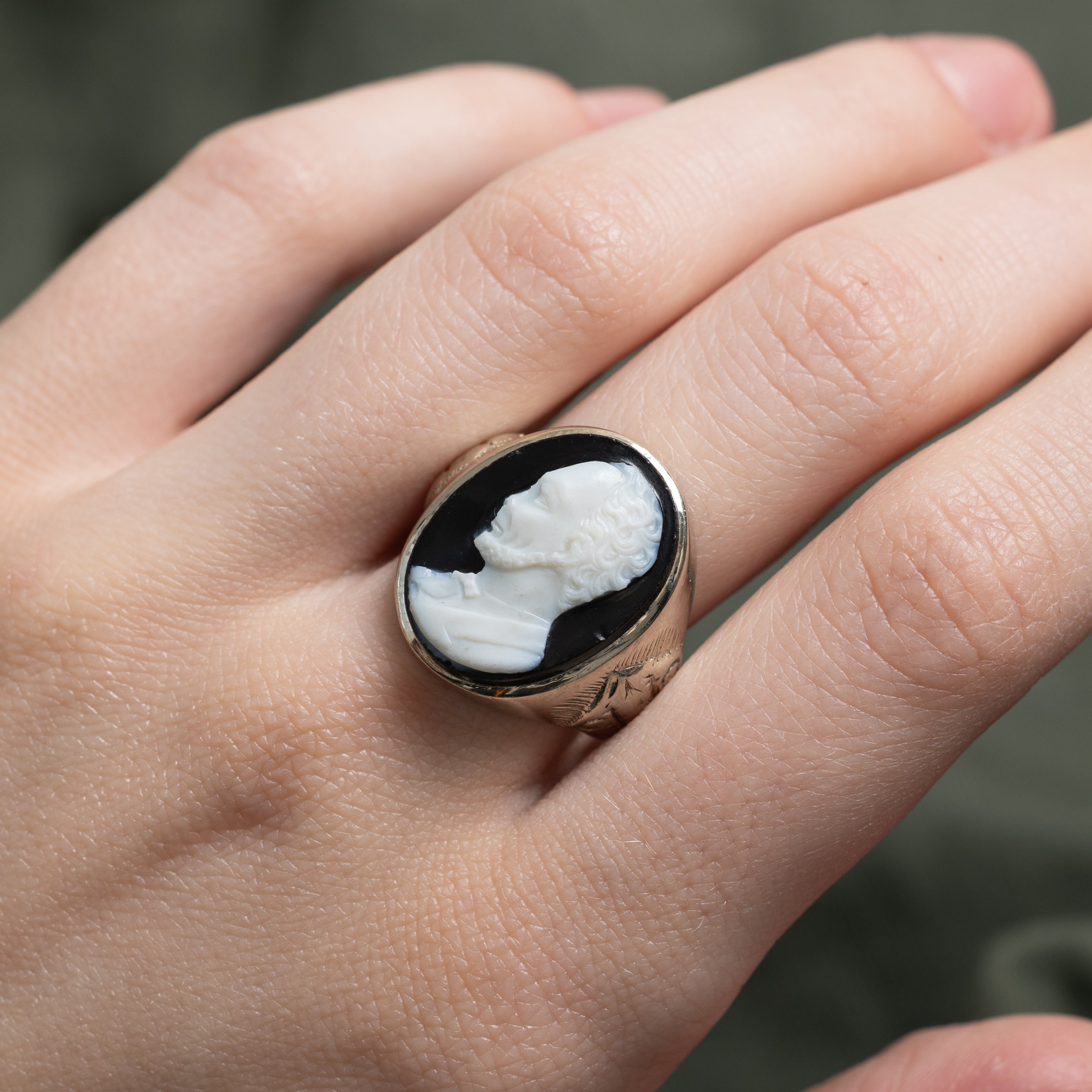 Black & White Onyx Cameo Ring | 7.00ct | SZ 8.75