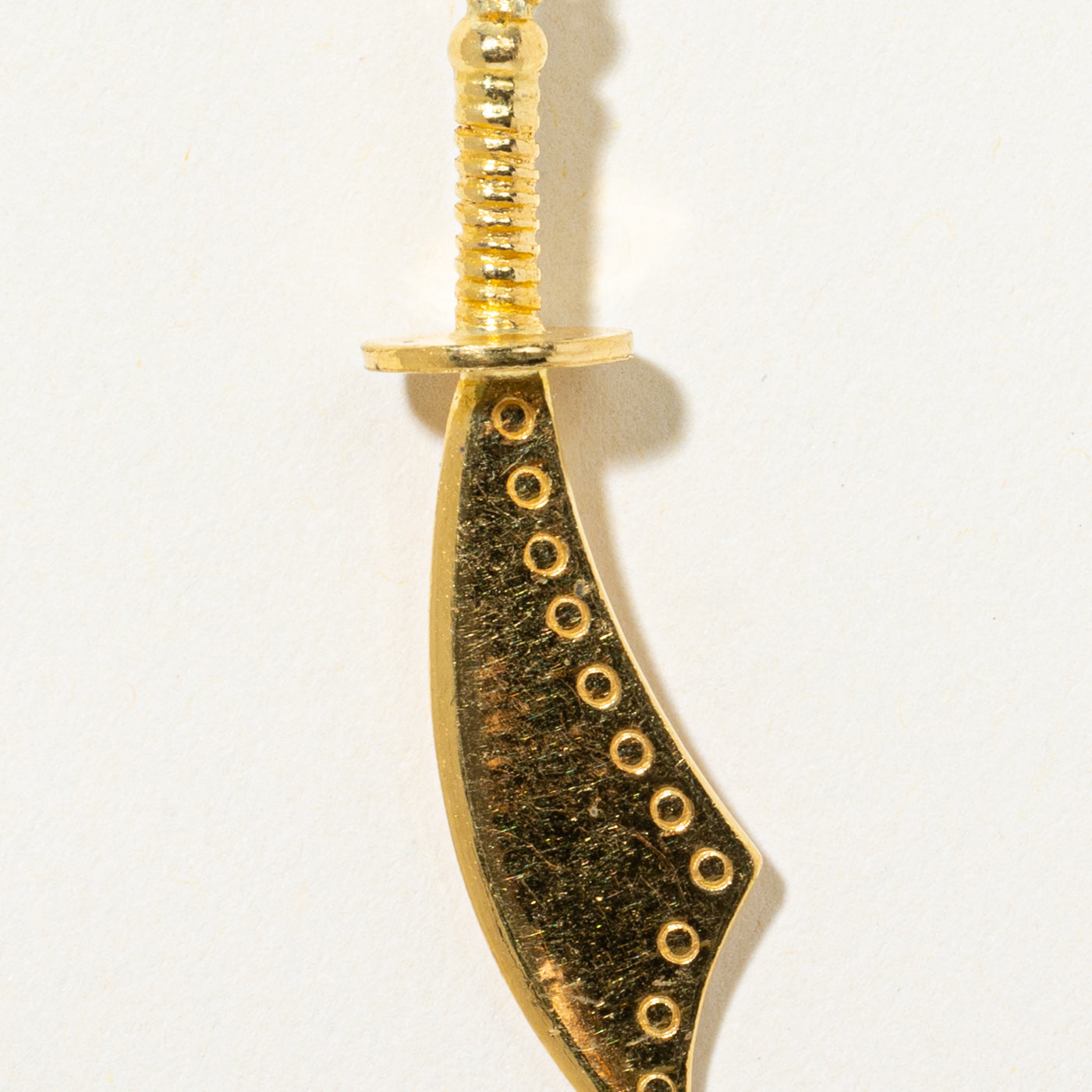 Pendentif épée en or jaune 24 carats