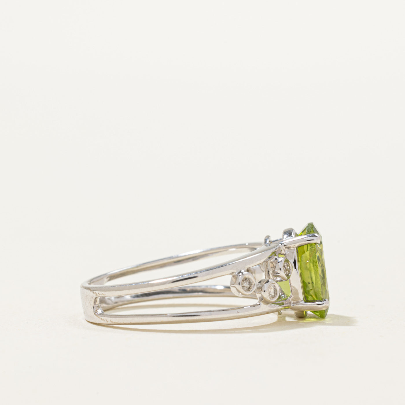 Oval Cut Peridot & Diamond Ring | 2.00ct, 0.04ctw | SZ 7