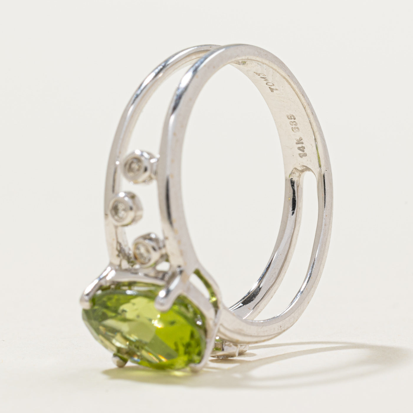 Oval Cut Peridot & Diamond Ring | 2.00ct, 0.04ctw | SZ 7