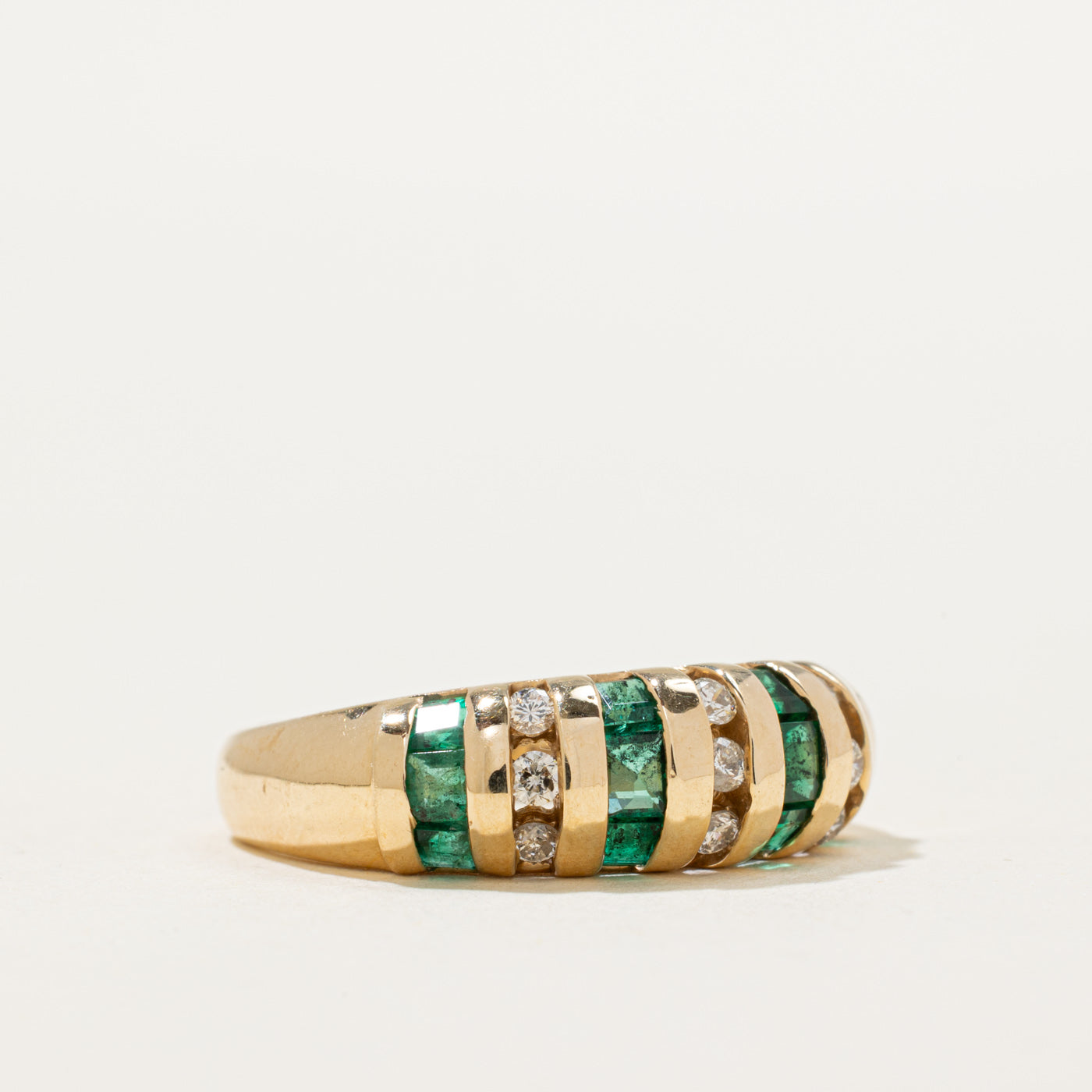 Bague dôme multi-colonnes en émeraudes et diamants | 0,81 ct, 0,20 ct | Taille 9