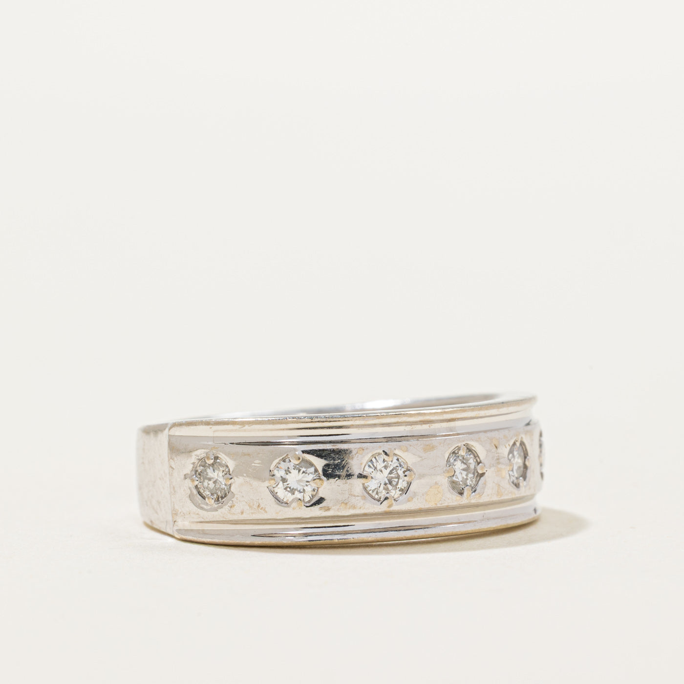 Bague sertie de sept diamants | 0,40 ct au total | Taille 9,25