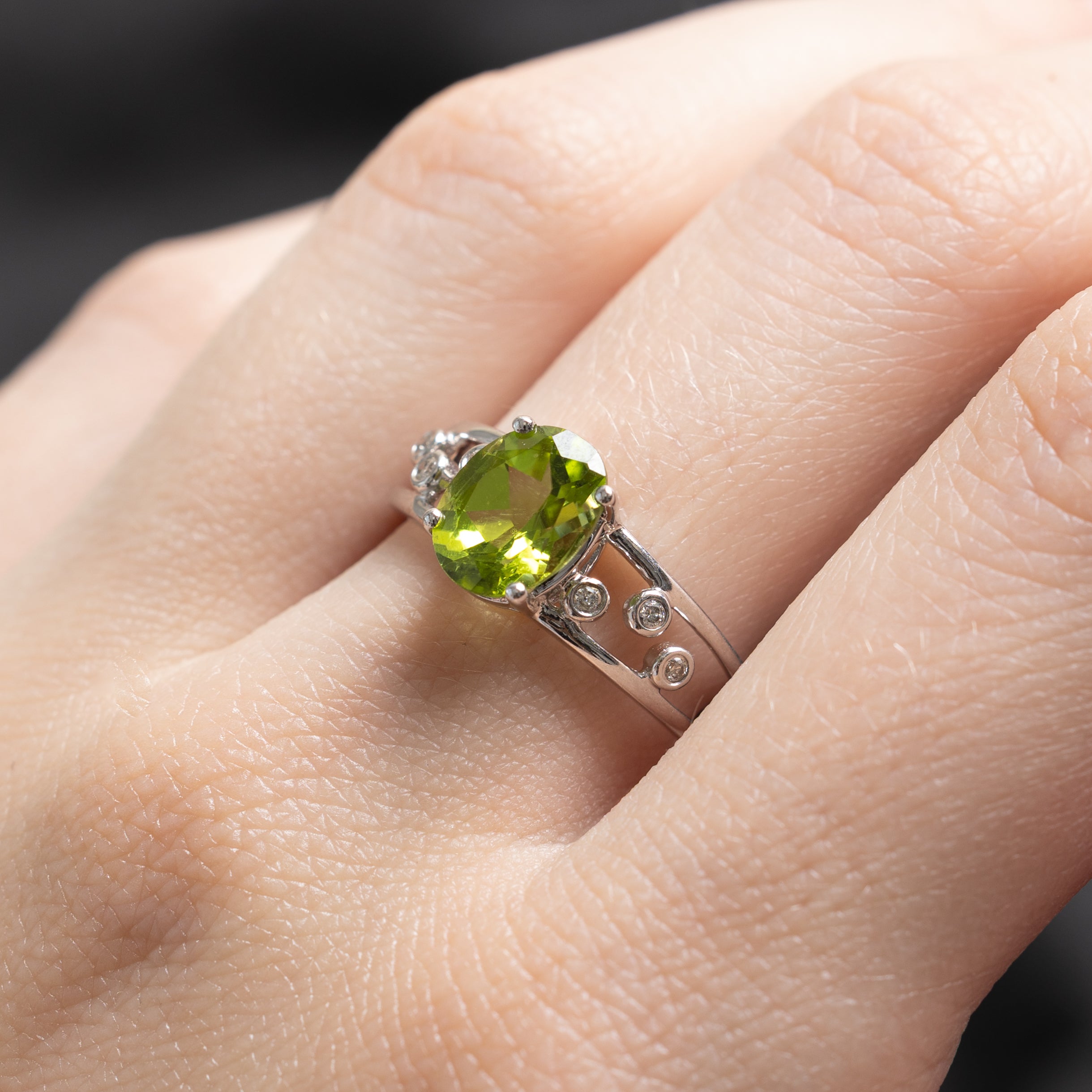 Oval Cut Peridot & Diamond Ring | 2.00ct, 0.04ctw | SZ 7